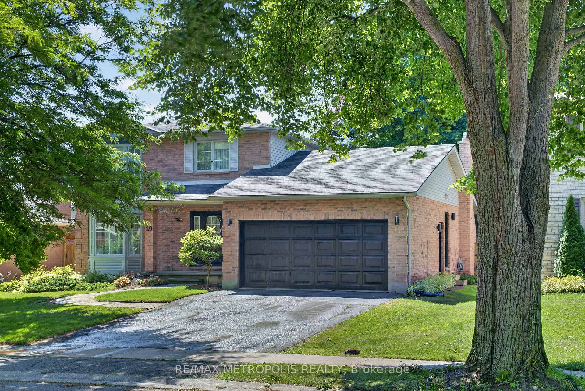 Photo 4 of 29 Winter Way, Brantford, West Brant — HOMEH
