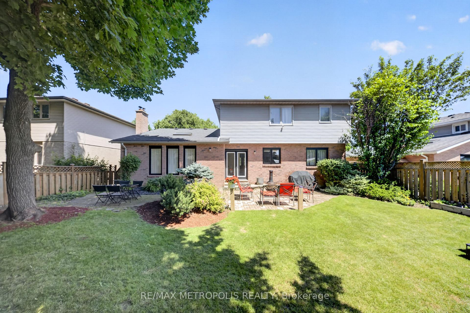 Photo 6 of 29 Winter Way, Brantford, West Brant — HOMEH