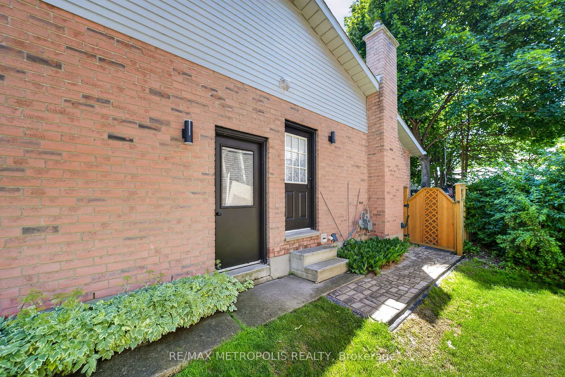 Photo 8 of 29 Winter Way, Brantford, West Brant — HOMEH