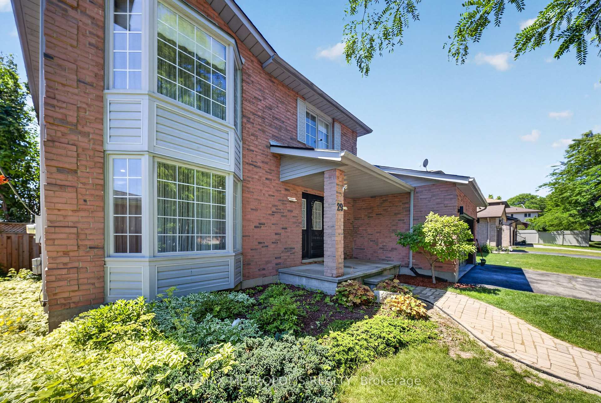 Photo 9 of 29 Winter Way, Brantford, West Brant — HOMEH