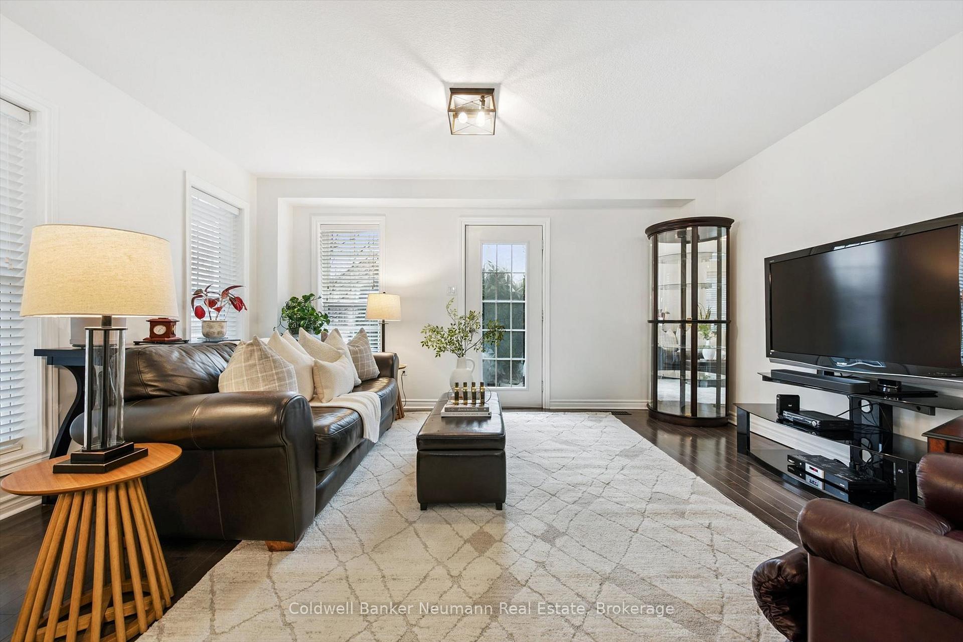 Photo 4 of Unit 9, 100 Frederick Drive, Guelph, Pineridge/Westminster Woods — HOMEH
