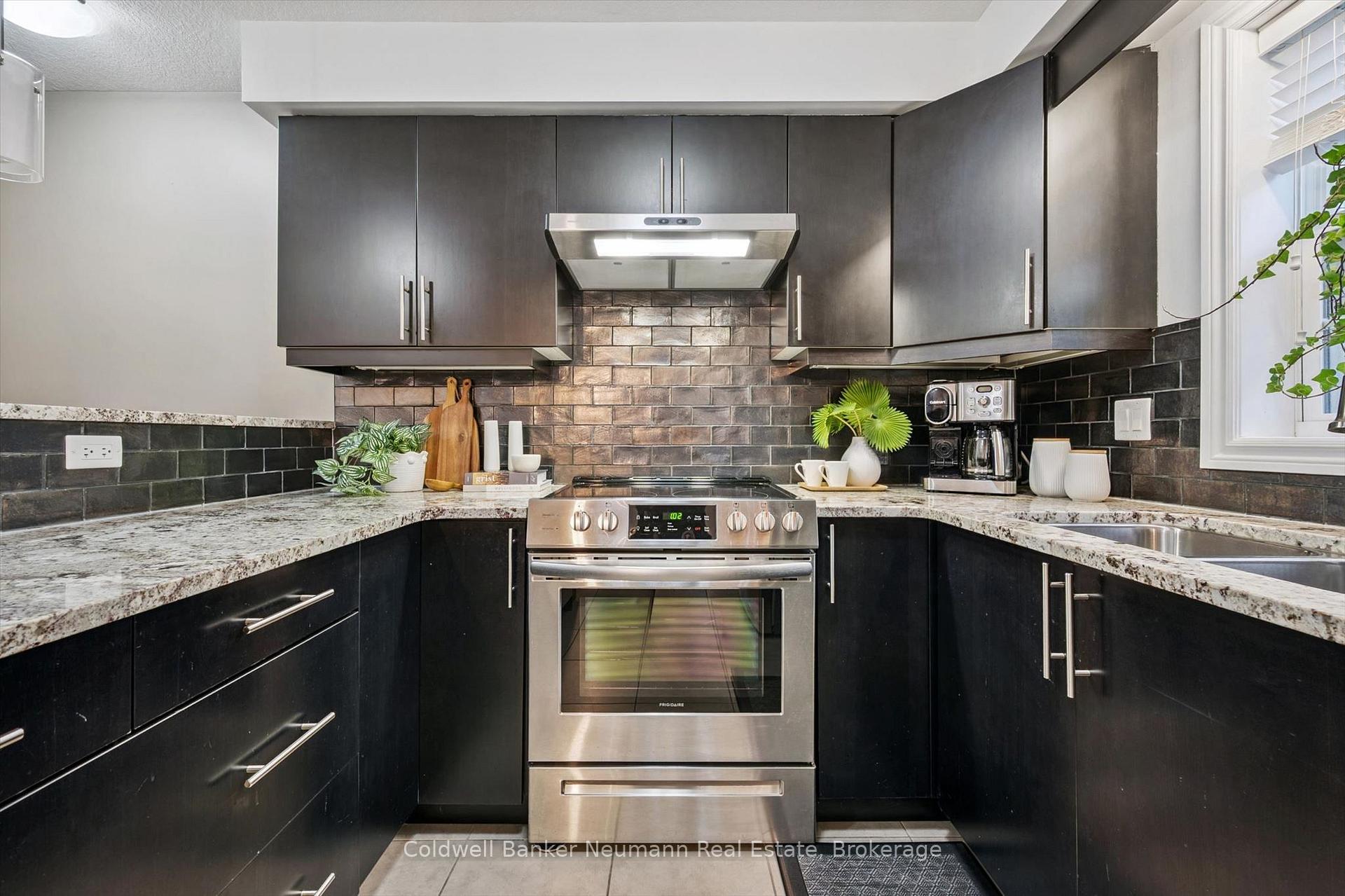 Photo 11 of Unit 9, 100 Frederick Drive, Guelph, Pineridge/Westminster Woods — HOMEH