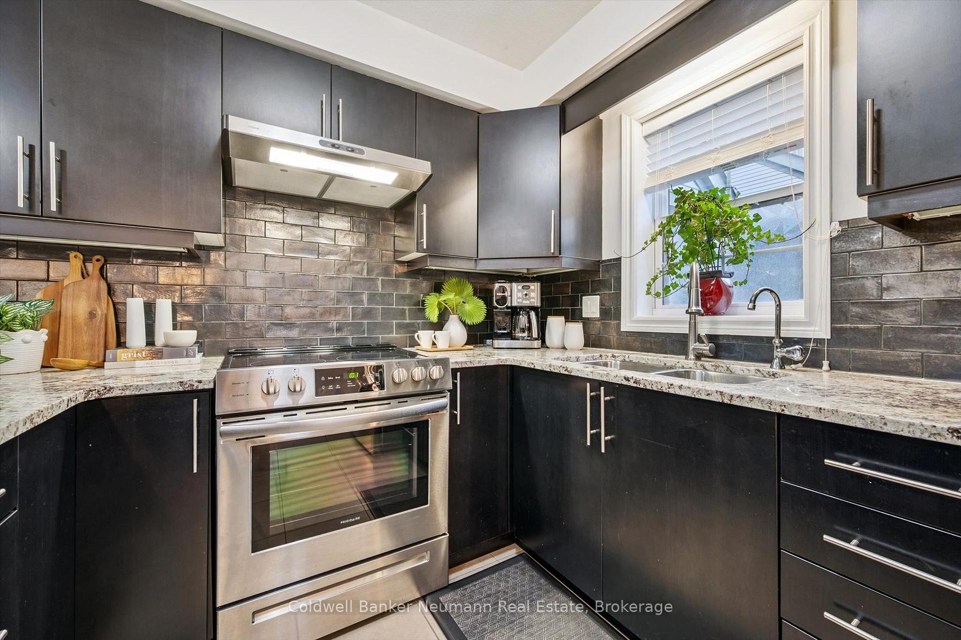 Photo 12 of Unit 9, 100 Frederick Drive, Guelph, Pineridge/Westminster Woods — HOMEH