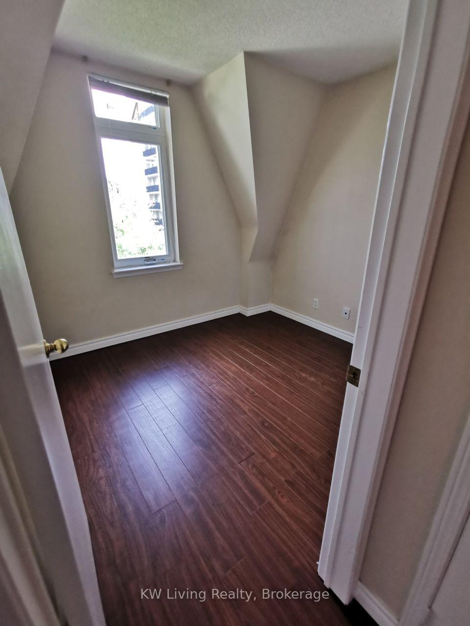 Photo 4 of Unit 15, 106 Redpath Avenue, Toronto, Mount Pleasant West — HOMEH