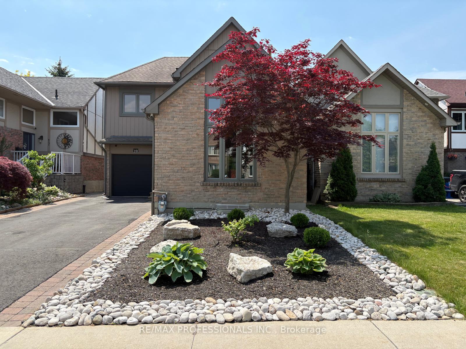 Photo 2 of Unit Lower, 19 Elmbrook Crescent, Etobicoke, Eringate-Centennial-West Deane — HOMEH