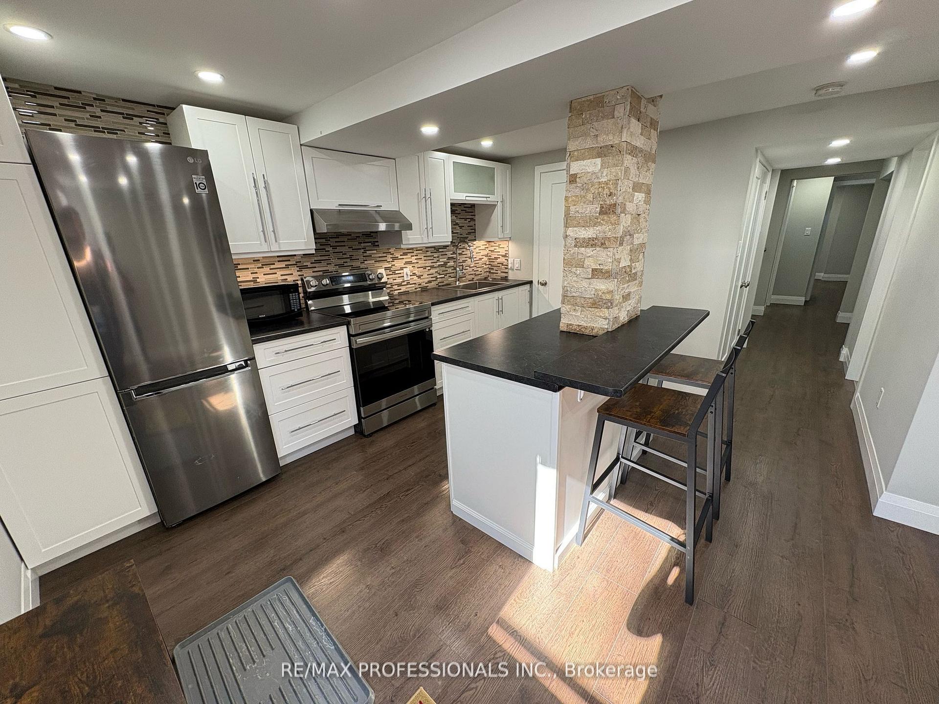 Photo 3 of Unit Lower, 19 Elmbrook Crescent, Etobicoke, Eringate-Centennial-West Deane — HOMEH