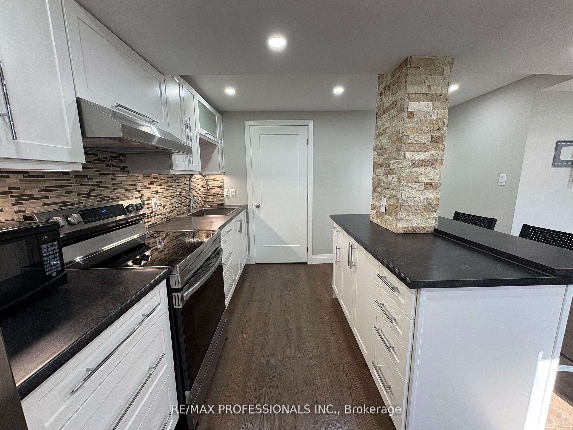 Photo 4 of Unit Lower, 19 Elmbrook Crescent, Etobicoke, Eringate-Centennial-West Deane — HOMEH