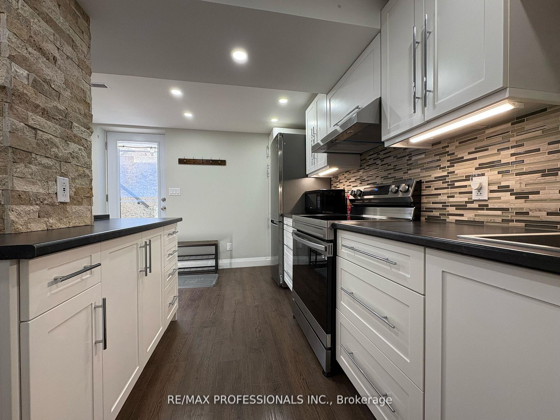 Photo 5 of Unit Lower, 19 Elmbrook Crescent, Etobicoke, Eringate-Centennial-West Deane — HOMEH
