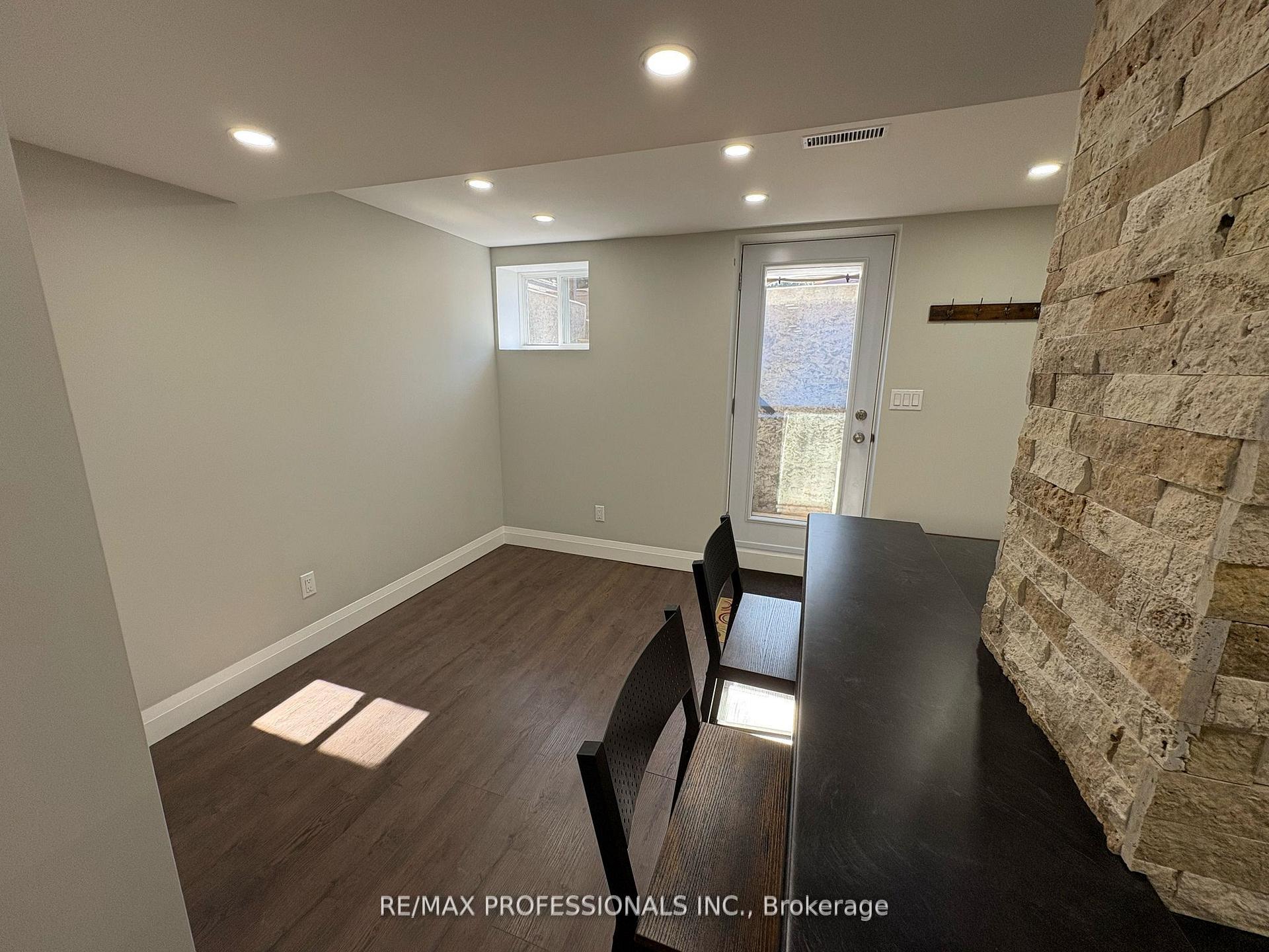Photo 7 of Unit Lower, 19 Elmbrook Crescent, Etobicoke, Eringate-Centennial-West Deane — HOMEH
