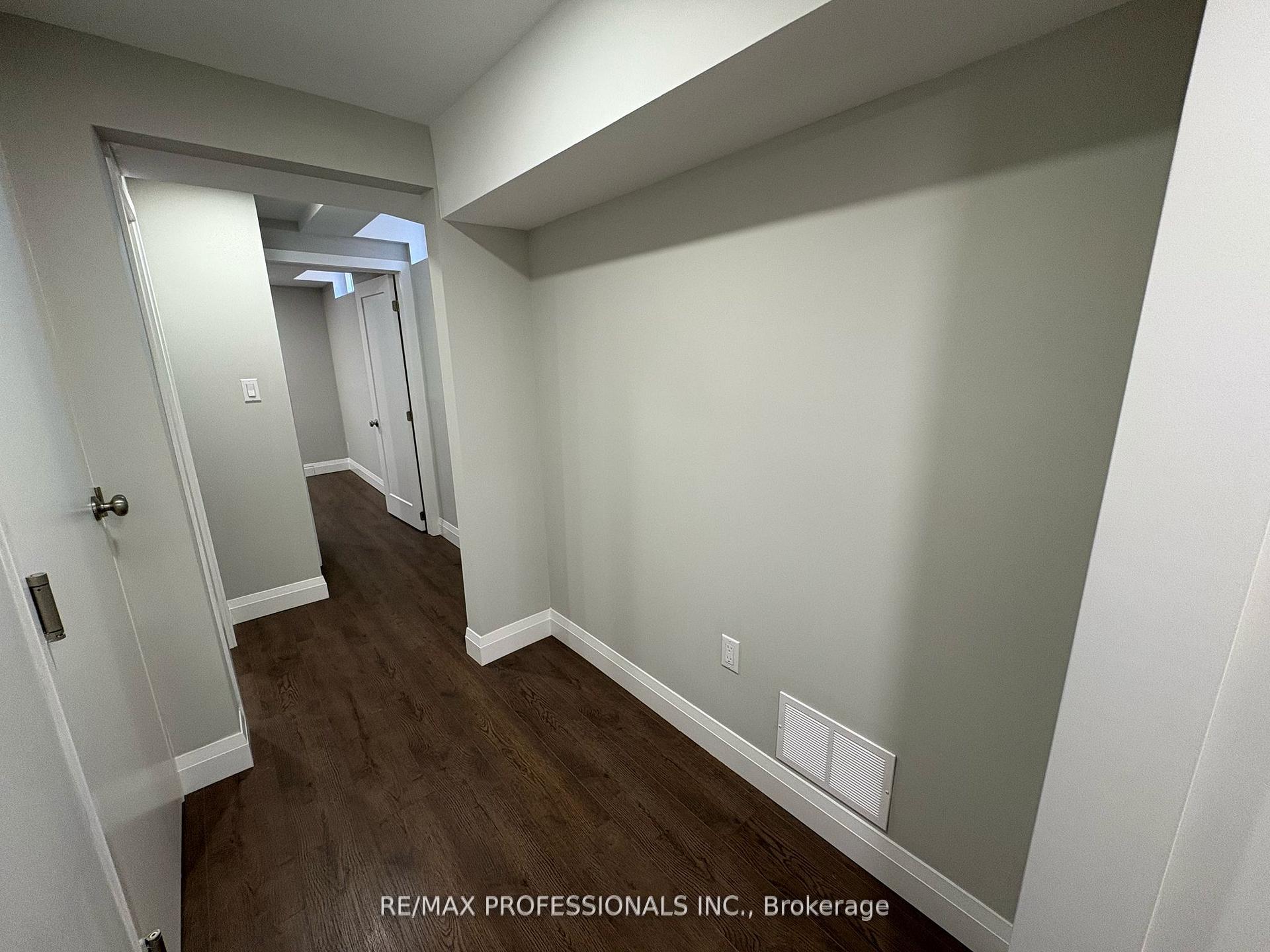 Photo 8 of Unit Lower, 19 Elmbrook Crescent, Etobicoke, Eringate-Centennial-West Deane — HOMEH
