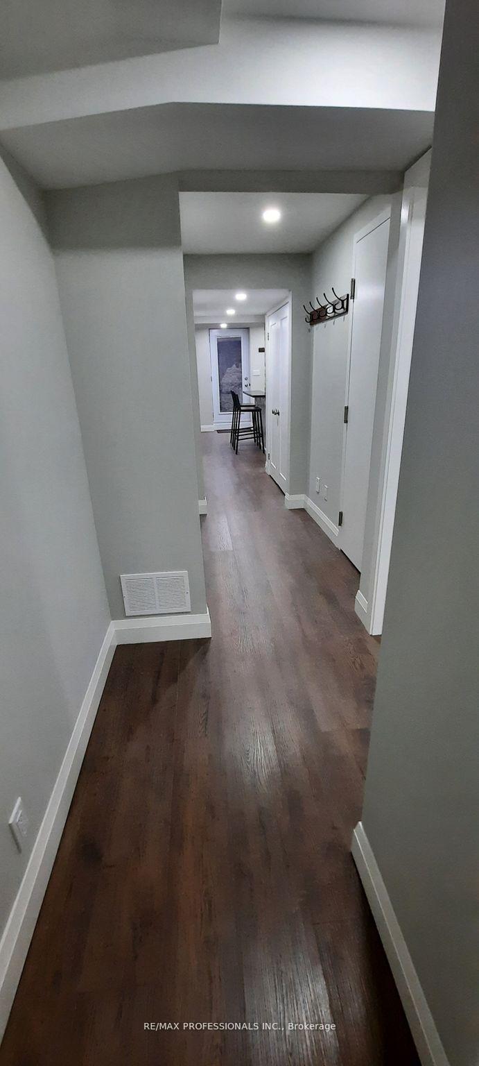 Photo 10 of Unit Lower, 19 Elmbrook Crescent, Etobicoke, Eringate-Centennial-West Deane — HOMEH