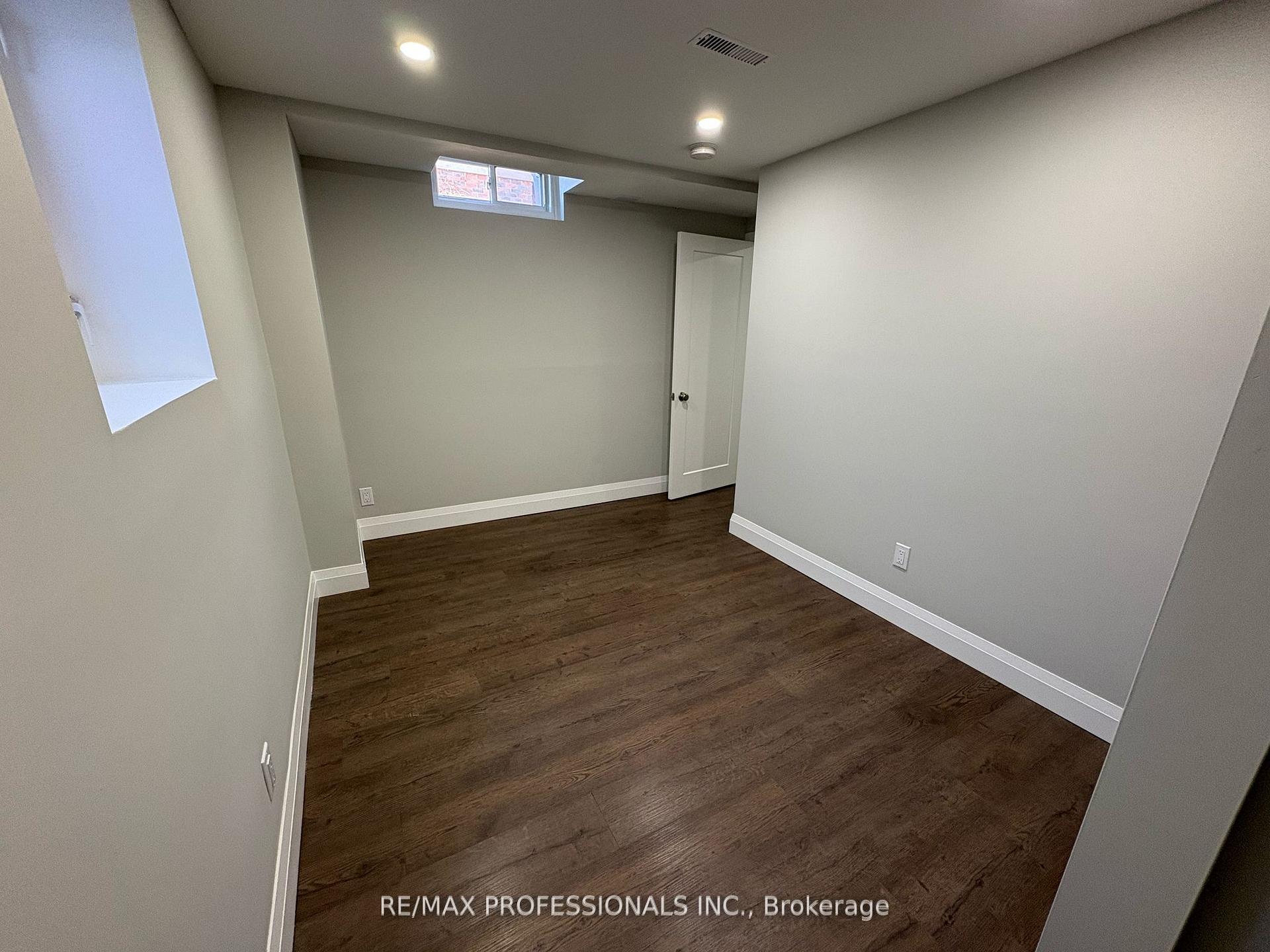 Photo 11 of Unit Lower, 19 Elmbrook Crescent, Etobicoke, Eringate-Centennial-West Deane — HOMEH