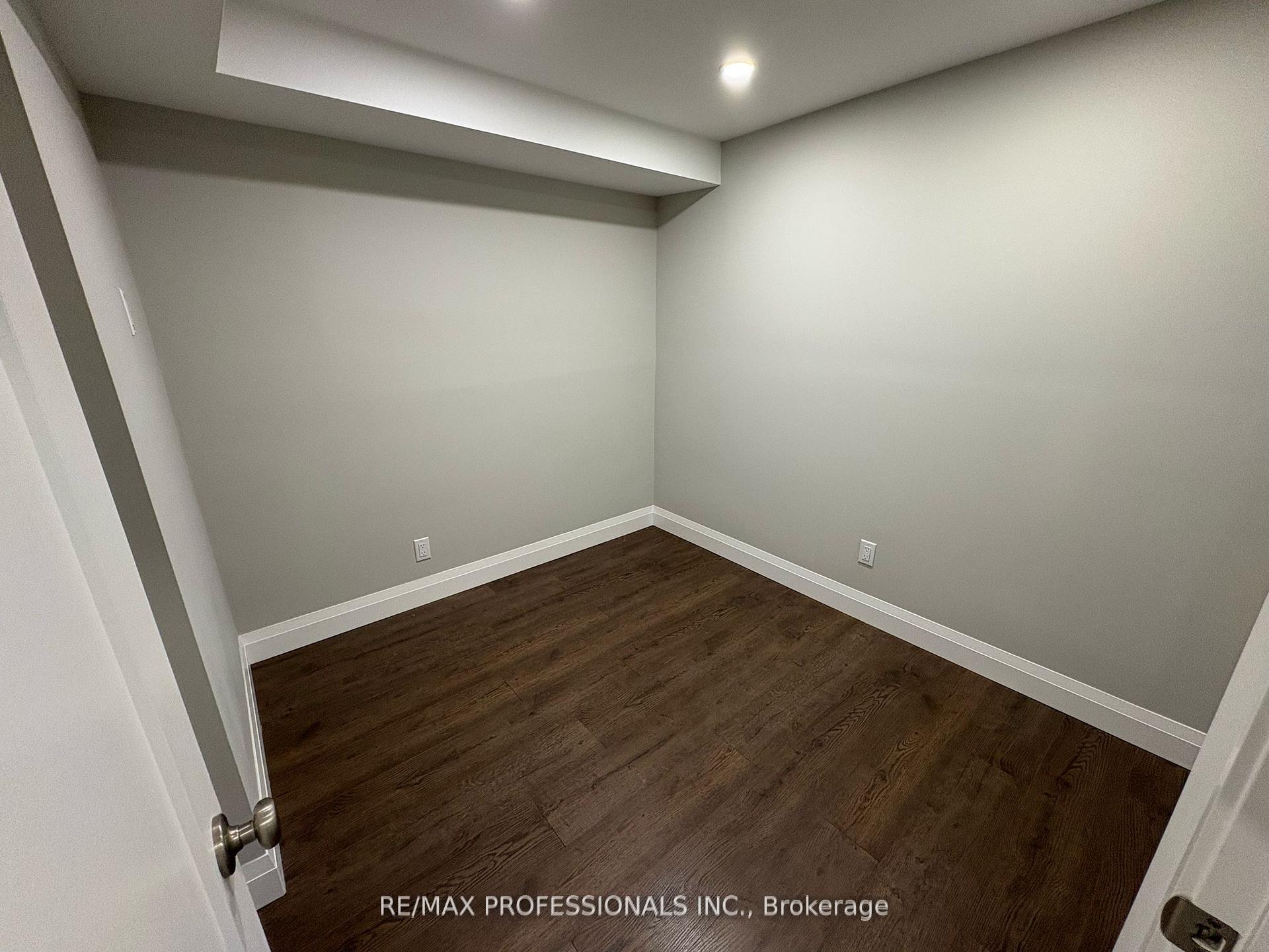 Photo 13 of Unit Lower, 19 Elmbrook Crescent, Etobicoke, Eringate-Centennial-West Deane — HOMEH