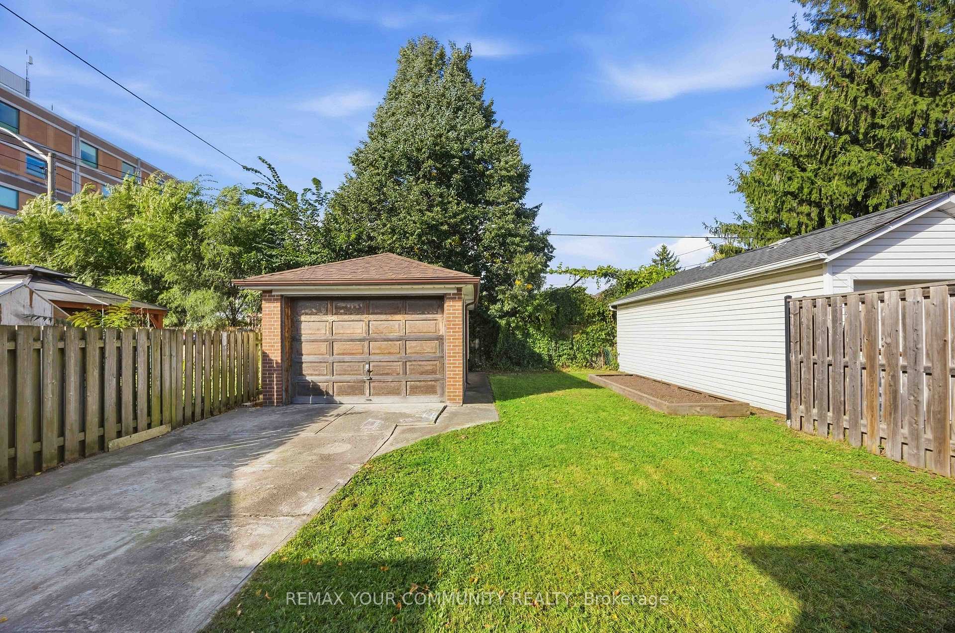 Photo 34 of 4 Crestland Avenue, Toronto, Danforth Village-East York — HOMEH