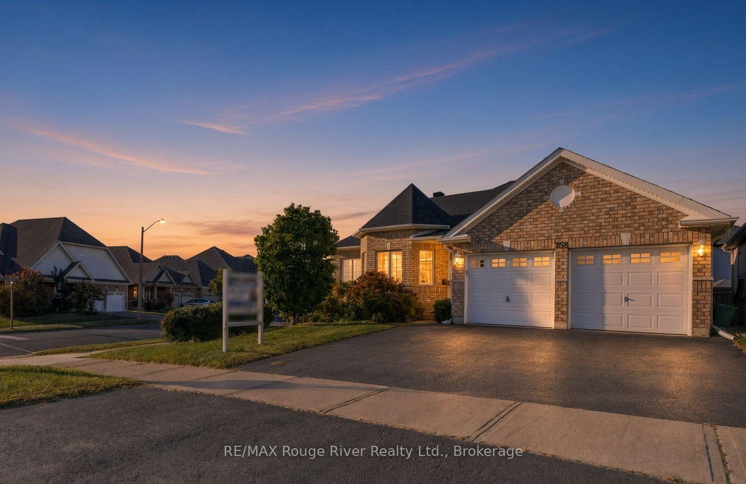 Photo 2 of 758 Coldstream Drive, Oshawa, Samac — HOMEH