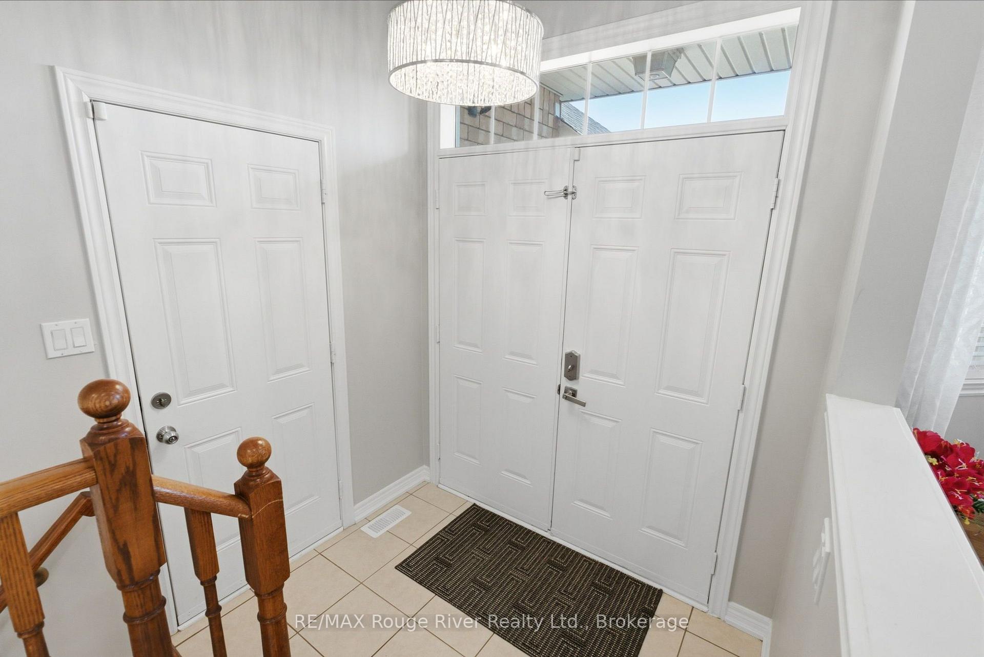 Photo 3 of 758 Coldstream Drive, Oshawa, Samac — HOMEH