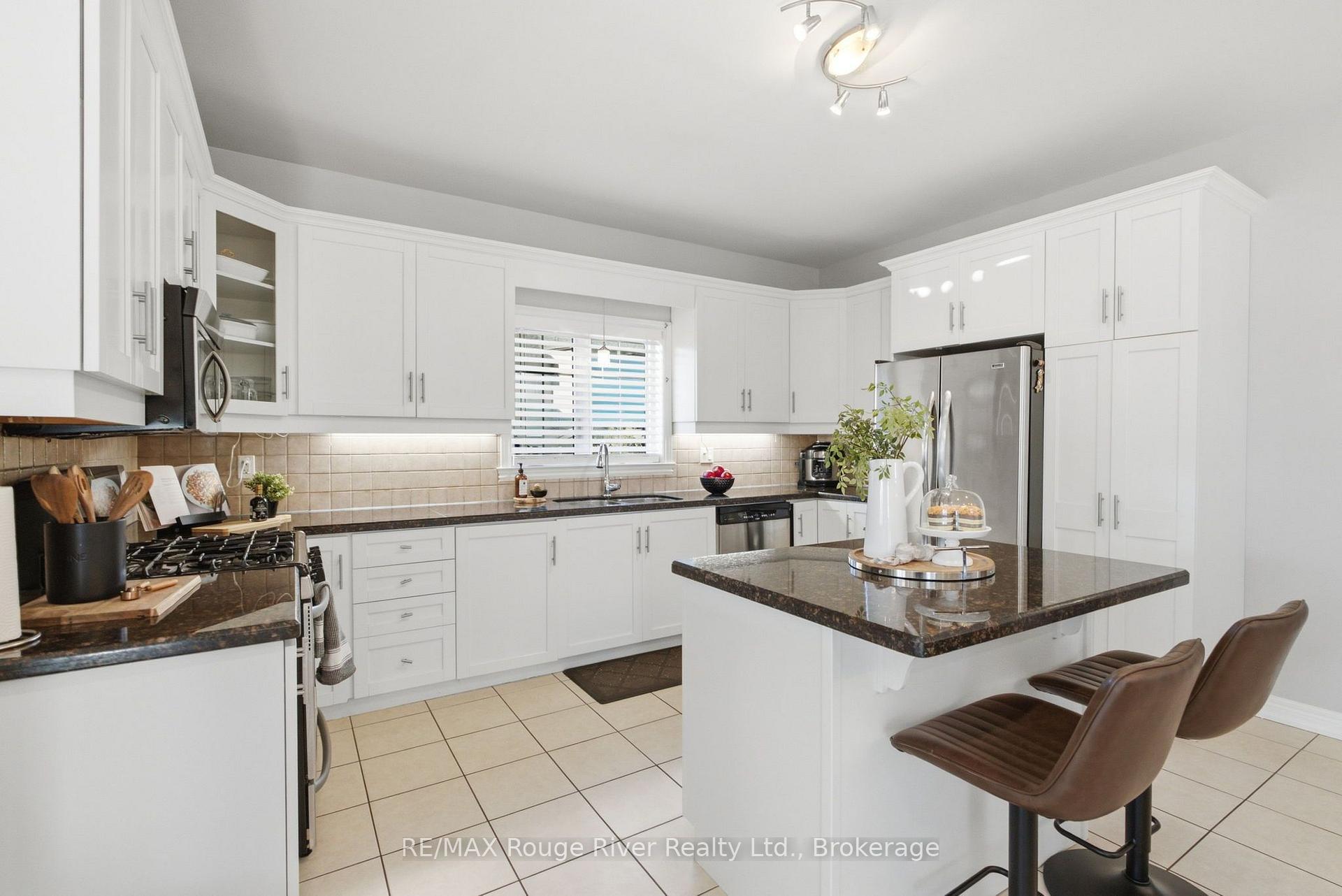 Photo 8 of 758 Coldstream Drive, Oshawa, Samac — HOMEH