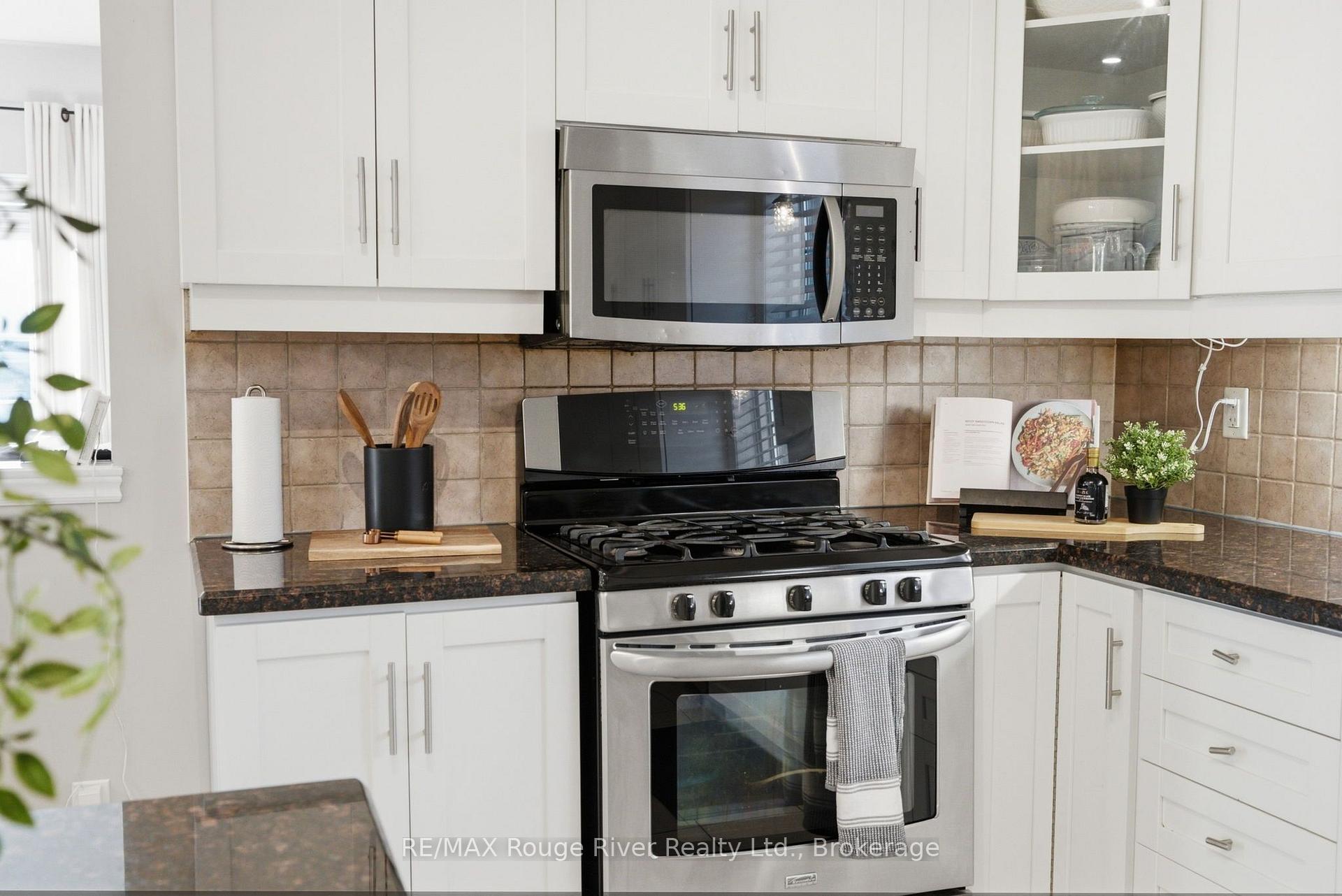 Photo 10 of 758 Coldstream Drive, Oshawa, Samac — HOMEH