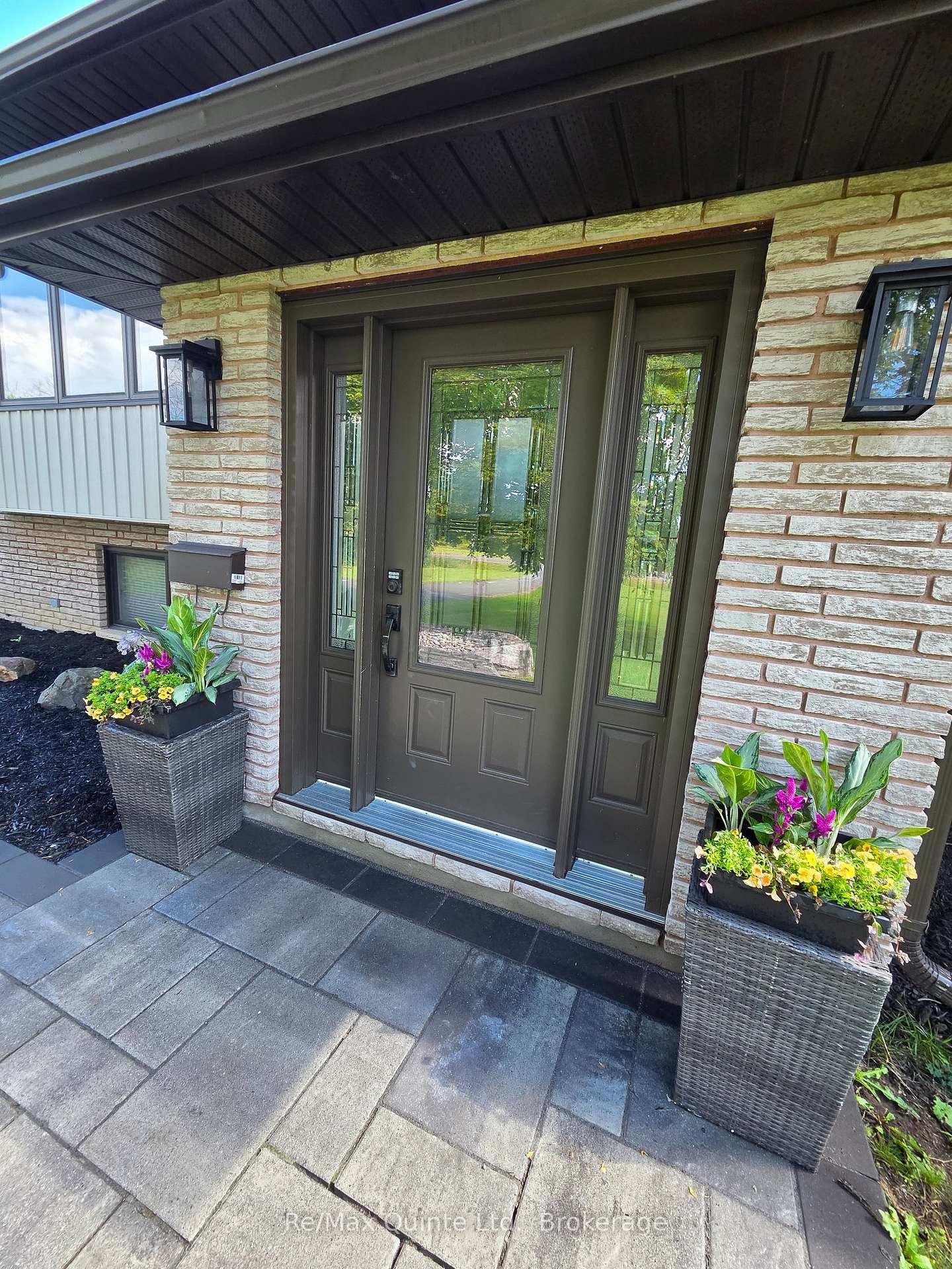 Photo 2 of 43 Frankford Road, Belleville, Thurlow Ward — HOMEH