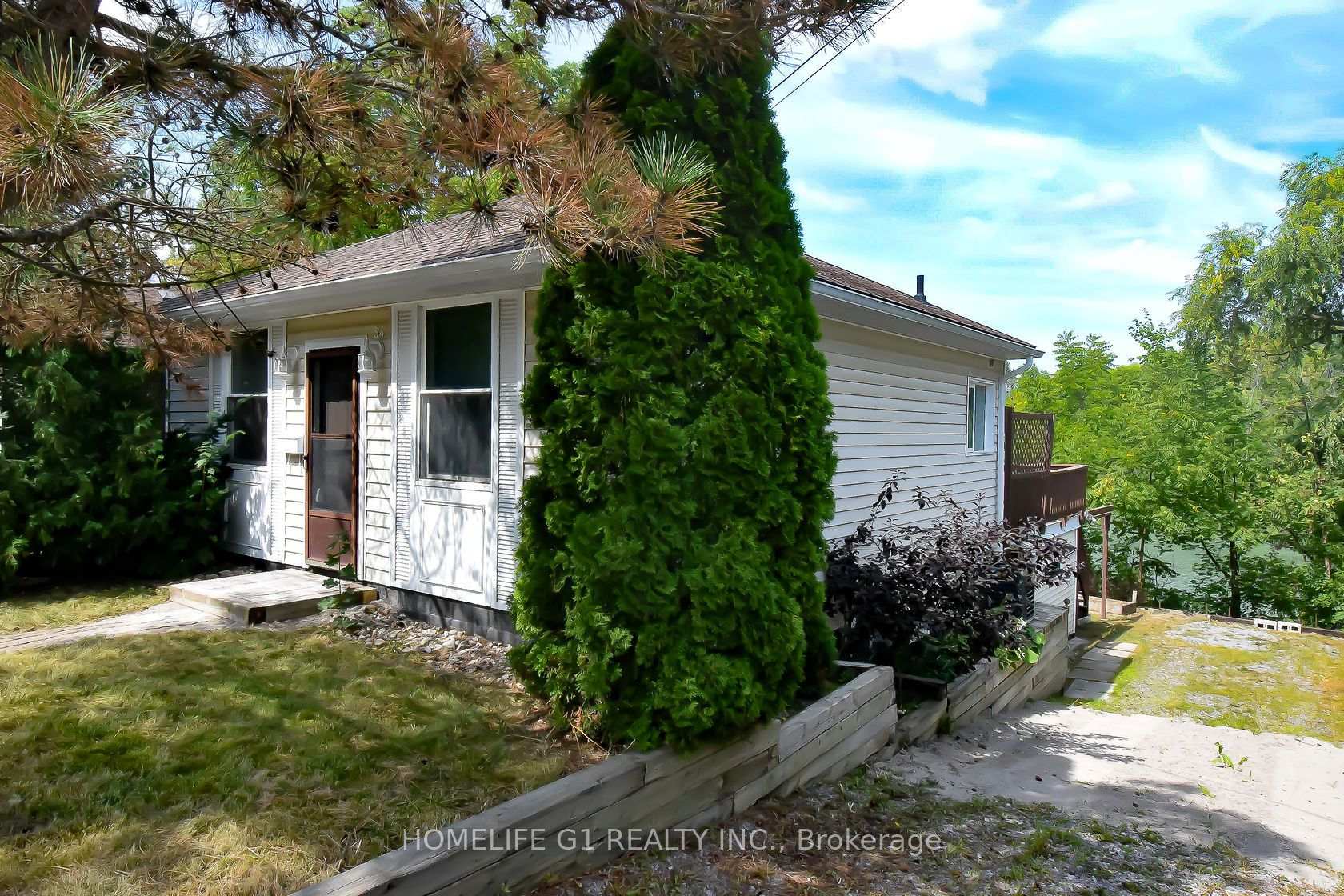 Photo of 54 Riverside Drive W
