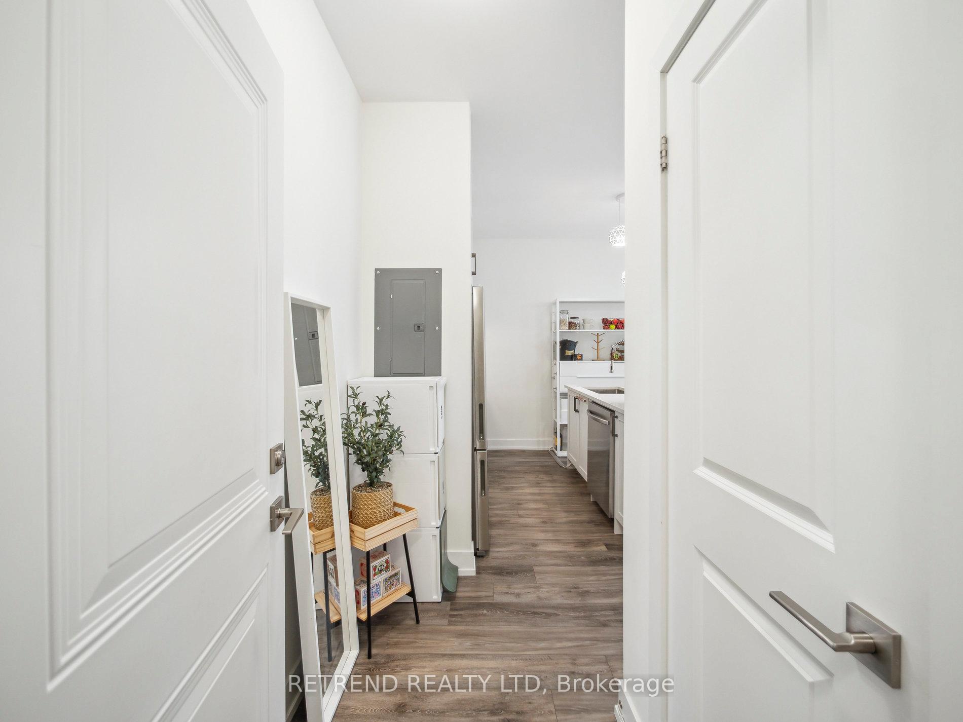 Photo 2 of Unit 9, 1 Bond Crescent, Richmond Hill, Oak Ridges — HOMEH
