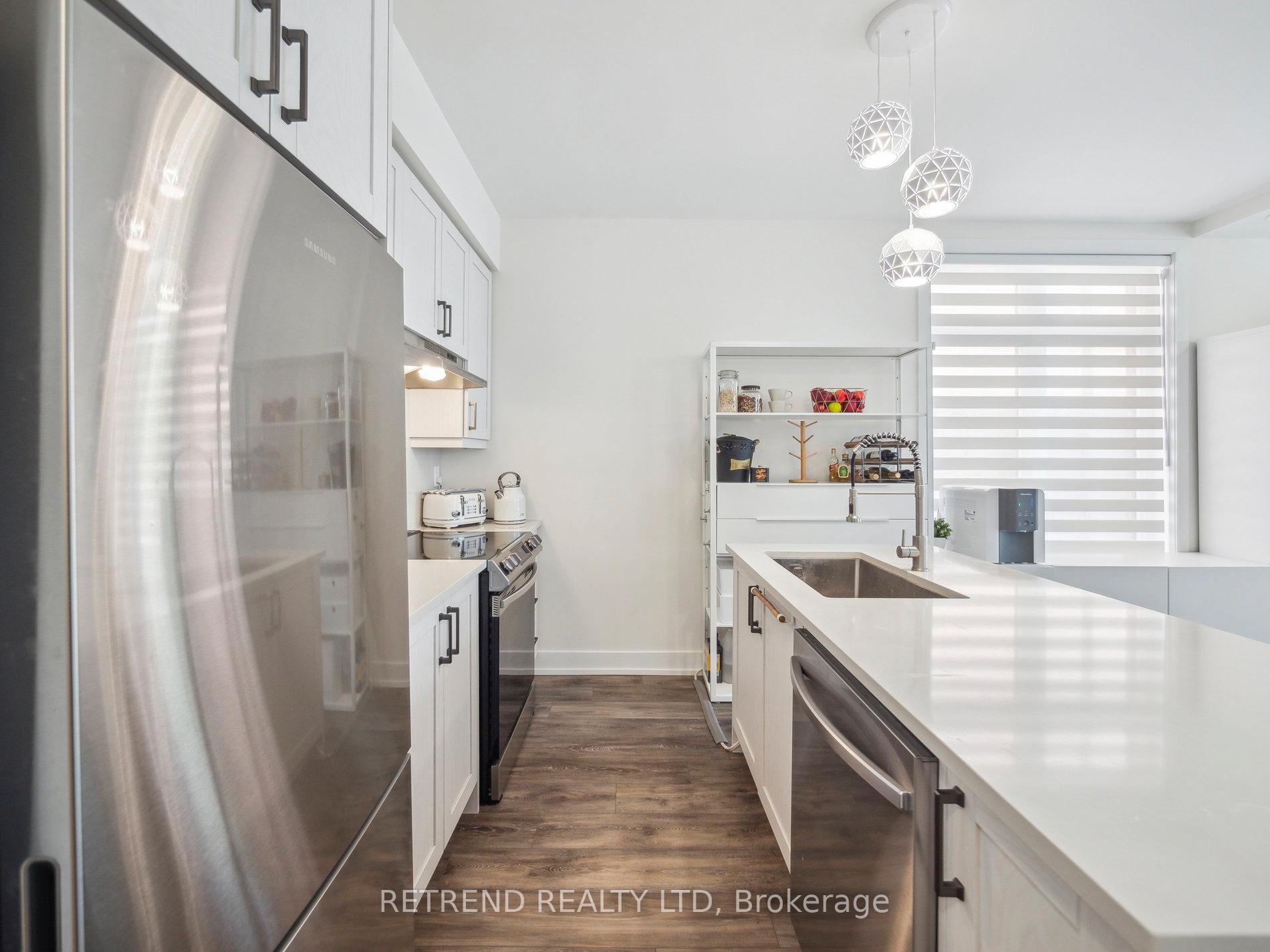Photo 5 of Unit 9, 1 Bond Crescent, Richmond Hill, Oak Ridges — HOMEH