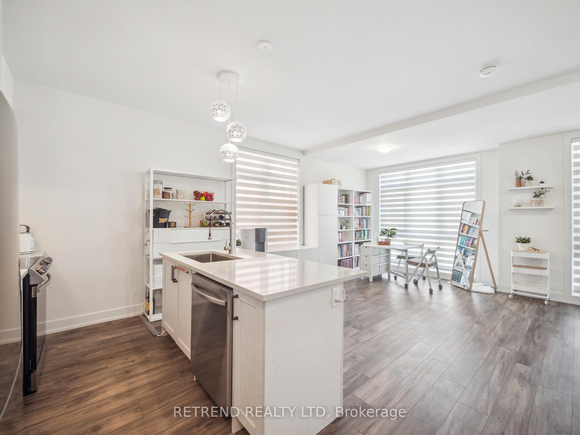 Photo 6 of Unit 9, 1 Bond Crescent, Richmond Hill, Oak Ridges — HOMEH