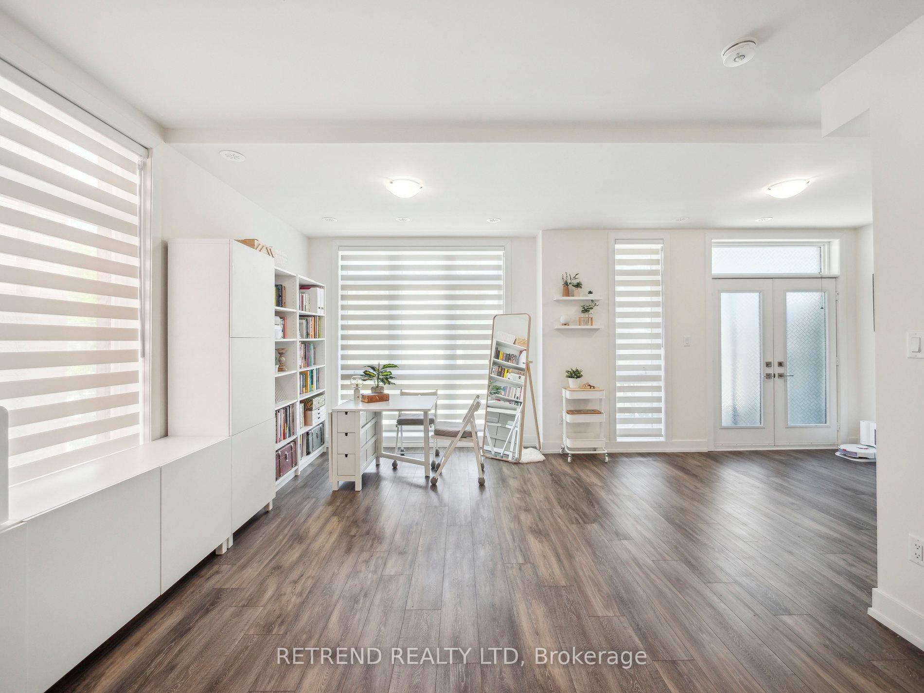 Photo 8 of Unit 9, 1 Bond Crescent, Richmond Hill, Oak Ridges — HOMEH