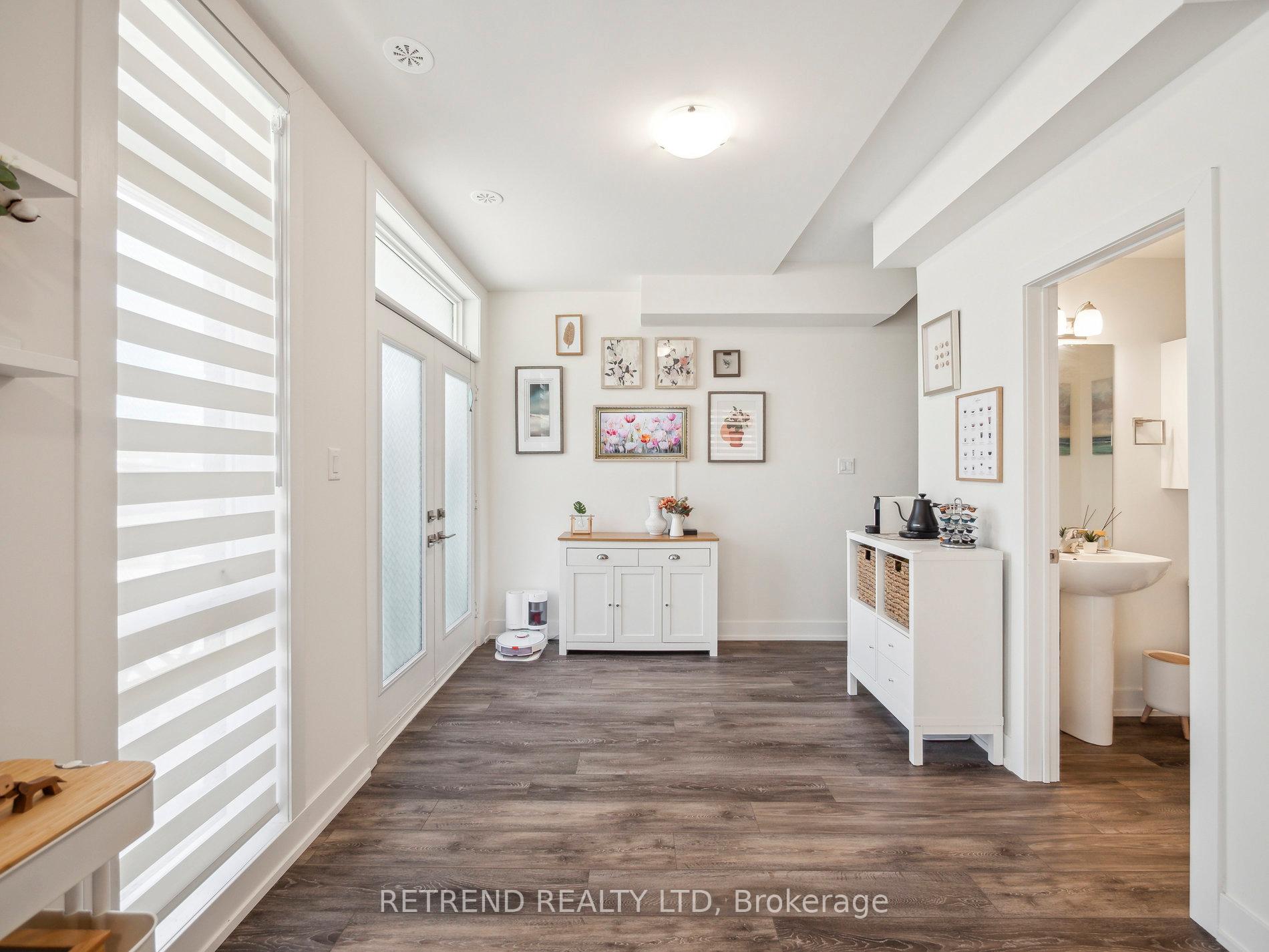 Photo 9 of Unit 9, 1 Bond Crescent, Richmond Hill, Oak Ridges — HOMEH