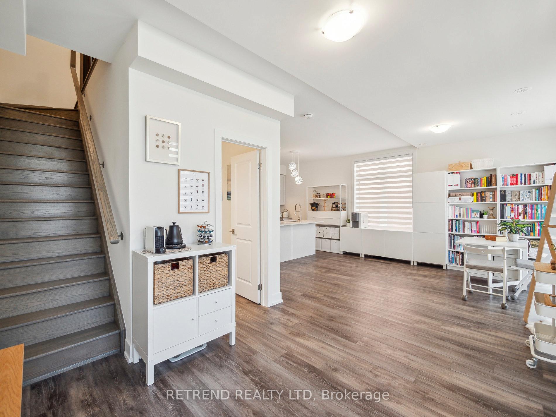 Photo 10 of Unit 9, 1 Bond Crescent, Richmond Hill, Oak Ridges — HOMEH