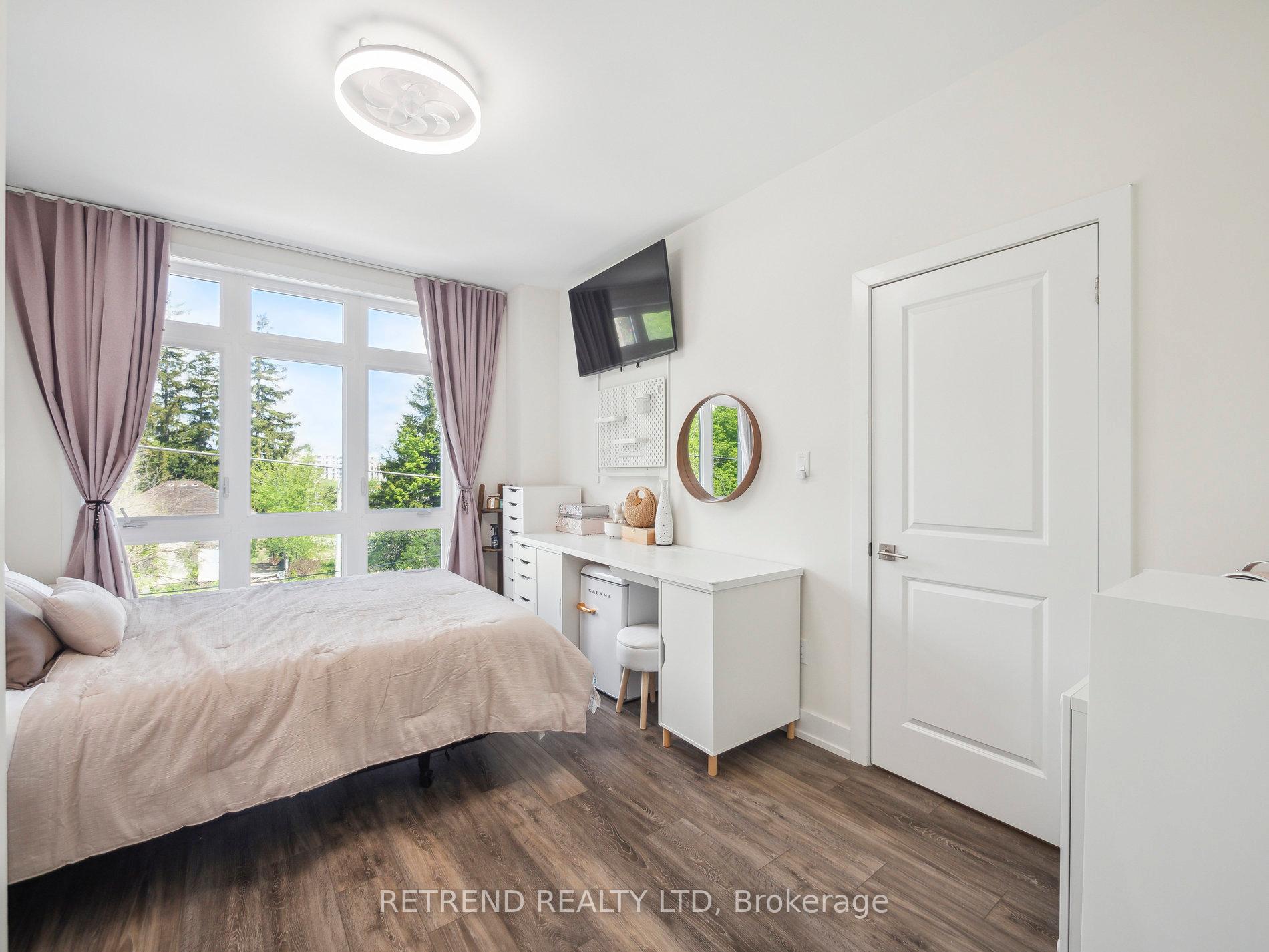 Photo 13 of Unit 9, 1 Bond Crescent, Richmond Hill, Oak Ridges — HOMEH