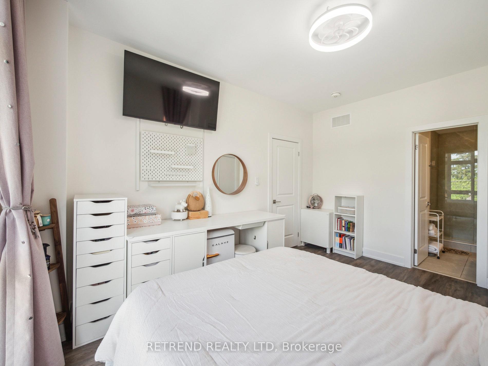 Photo 16 of Unit 9, 1 Bond Crescent, Richmond Hill, Oak Ridges — HOMEH