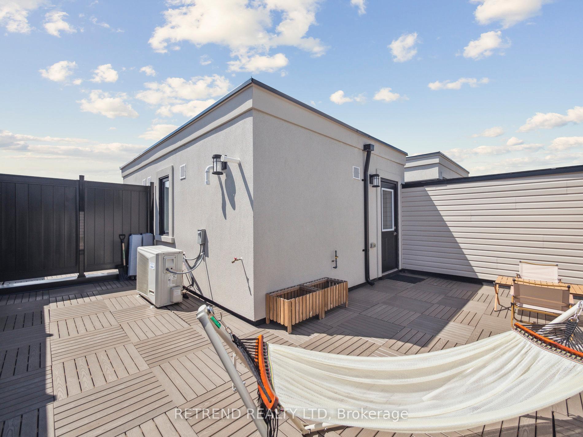 Photo 23 of Unit 9, 1 Bond Crescent, Richmond Hill, Oak Ridges — HOMEH