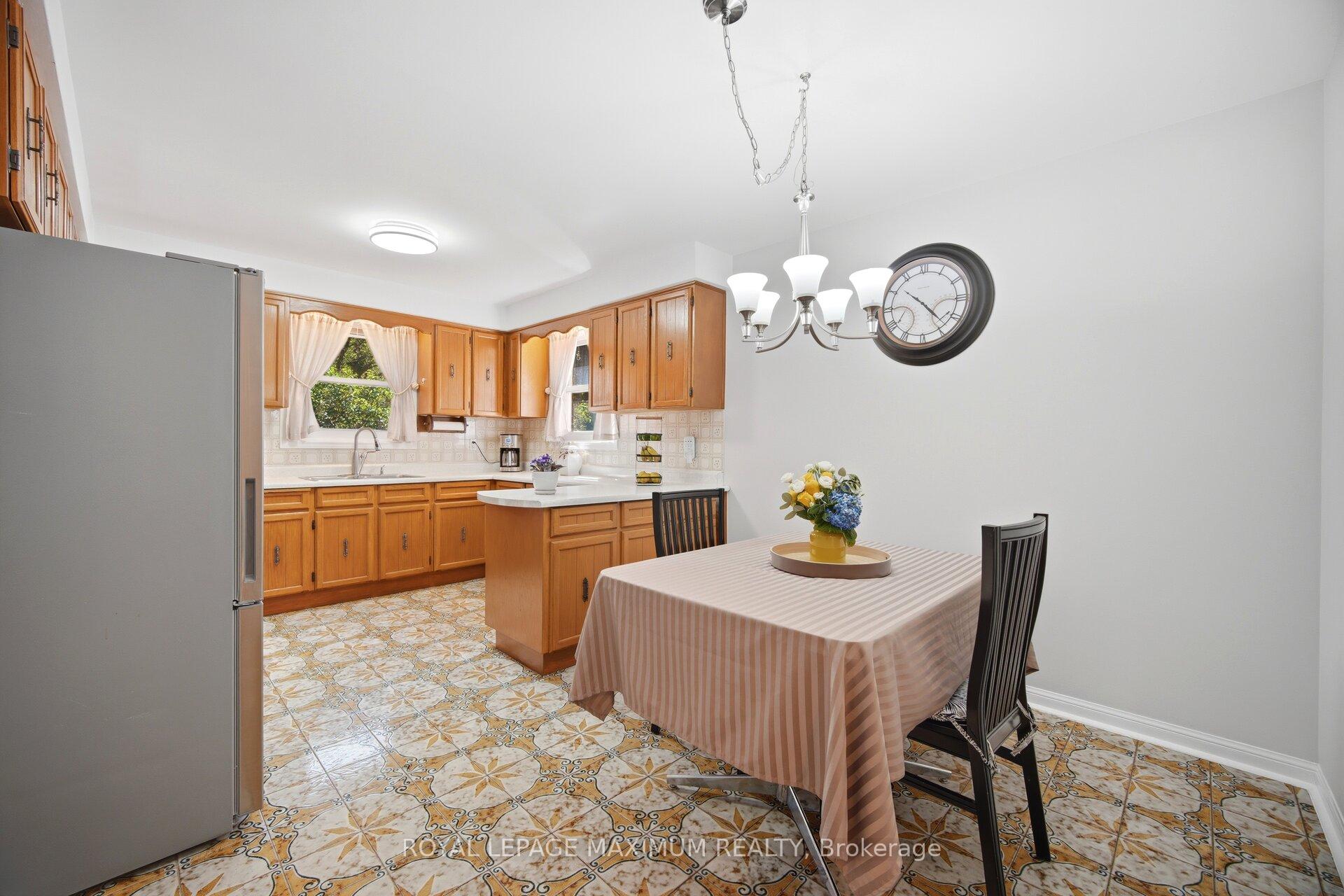 Photo 11 of 255 John Street, North York, Weston — HOMEH