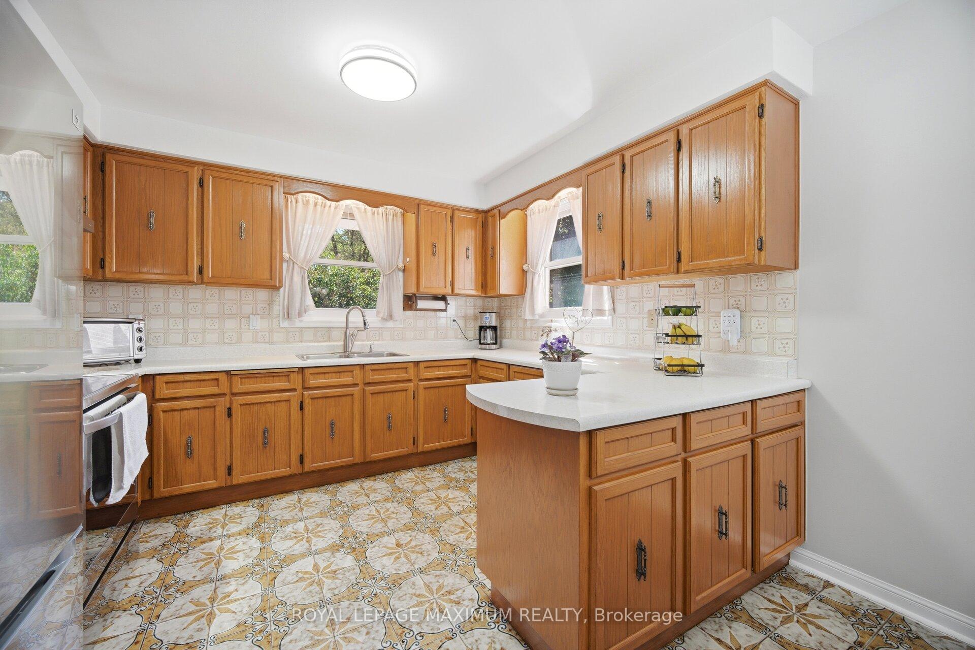 Photo 12 of 255 John Street, North York, Weston — HOMEH