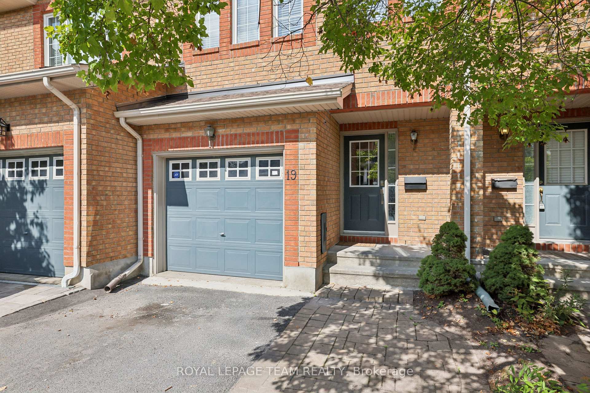 Photo 2 of 19 Great Oak Private, Ottawa, Riverview Park — HOMEH