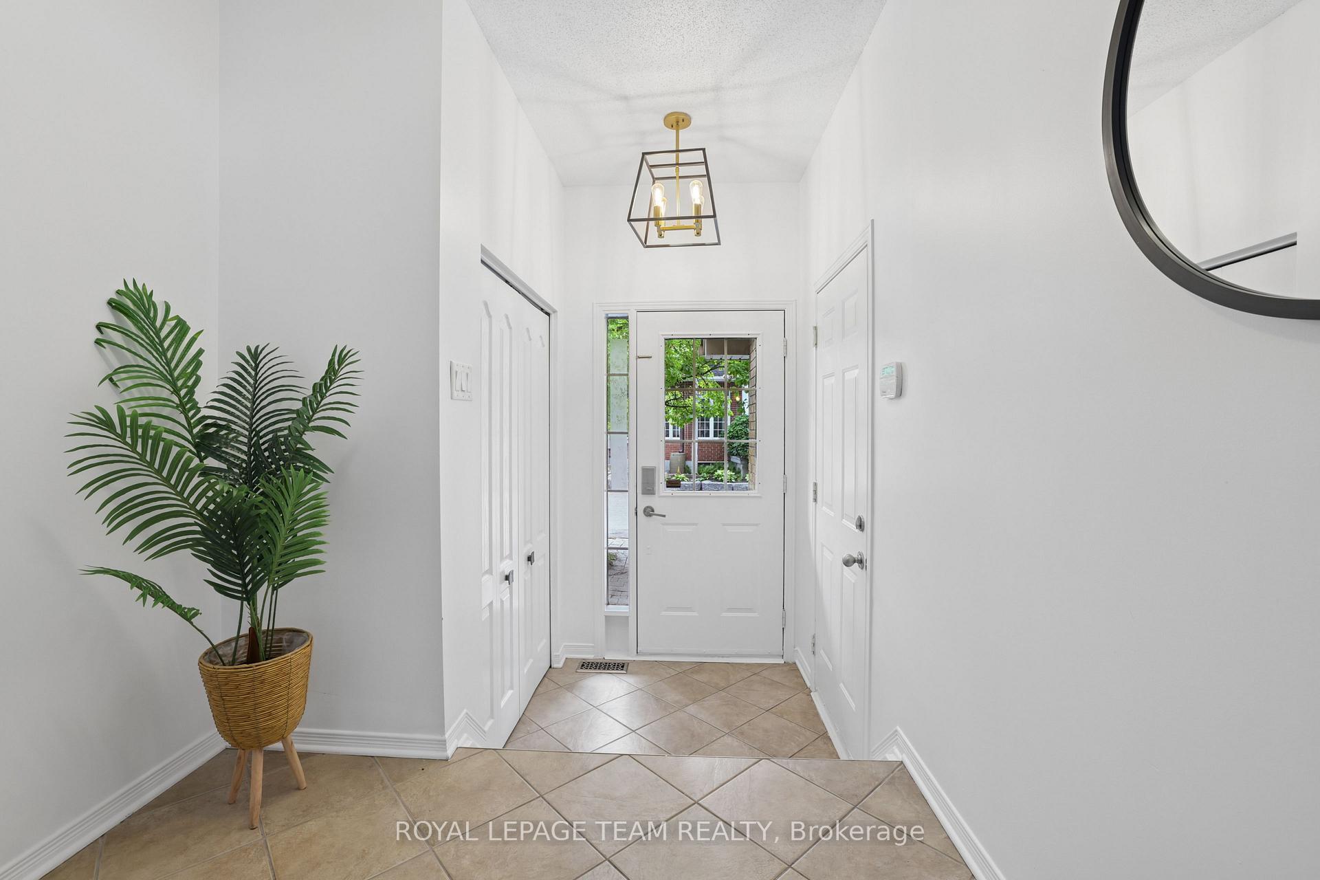 Photo 4 of 19 Great Oak Private, Ottawa, Riverview Park — HOMEH