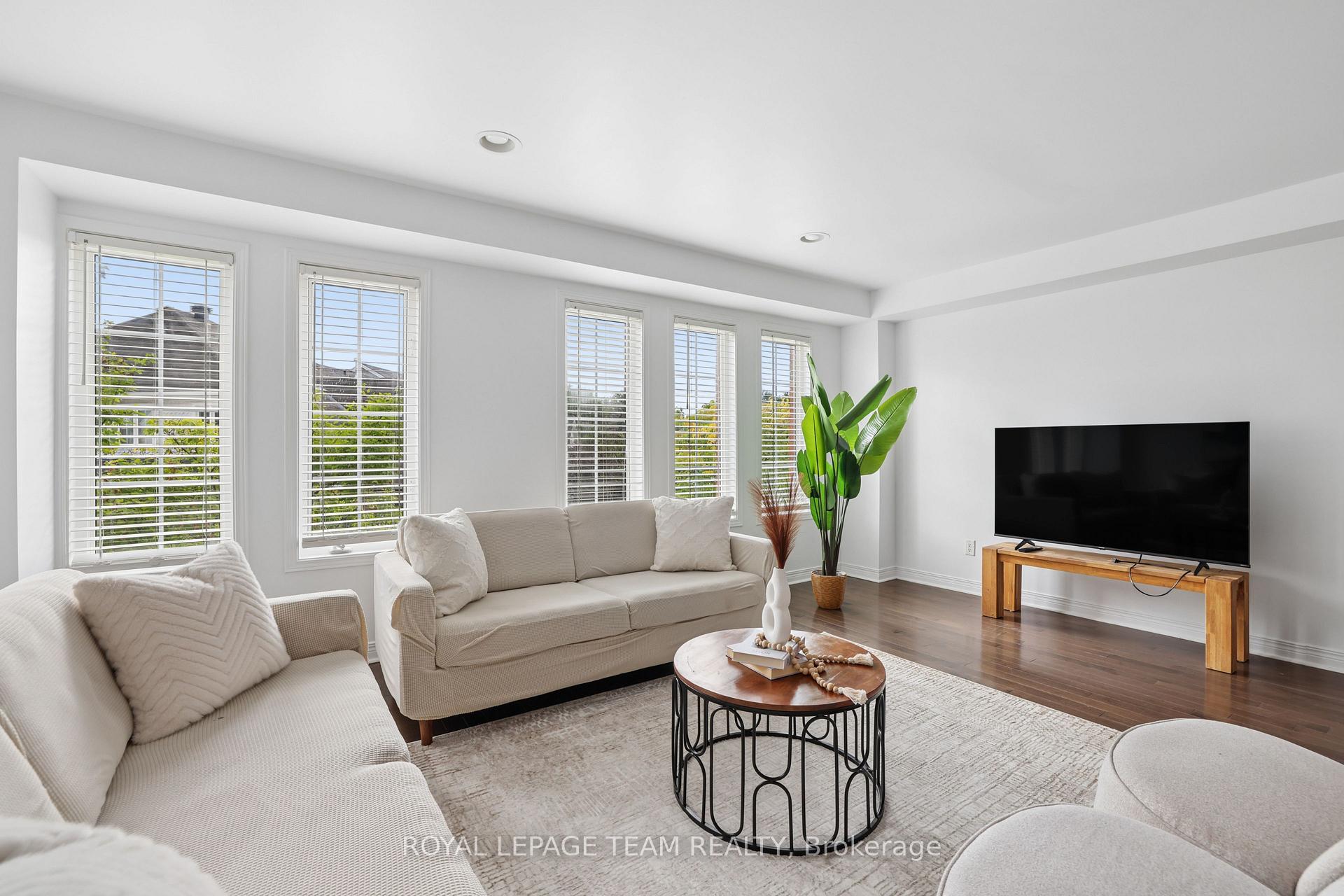 Photo 13 of 19 Great Oak Private, Ottawa, Riverview Park — HOMEH