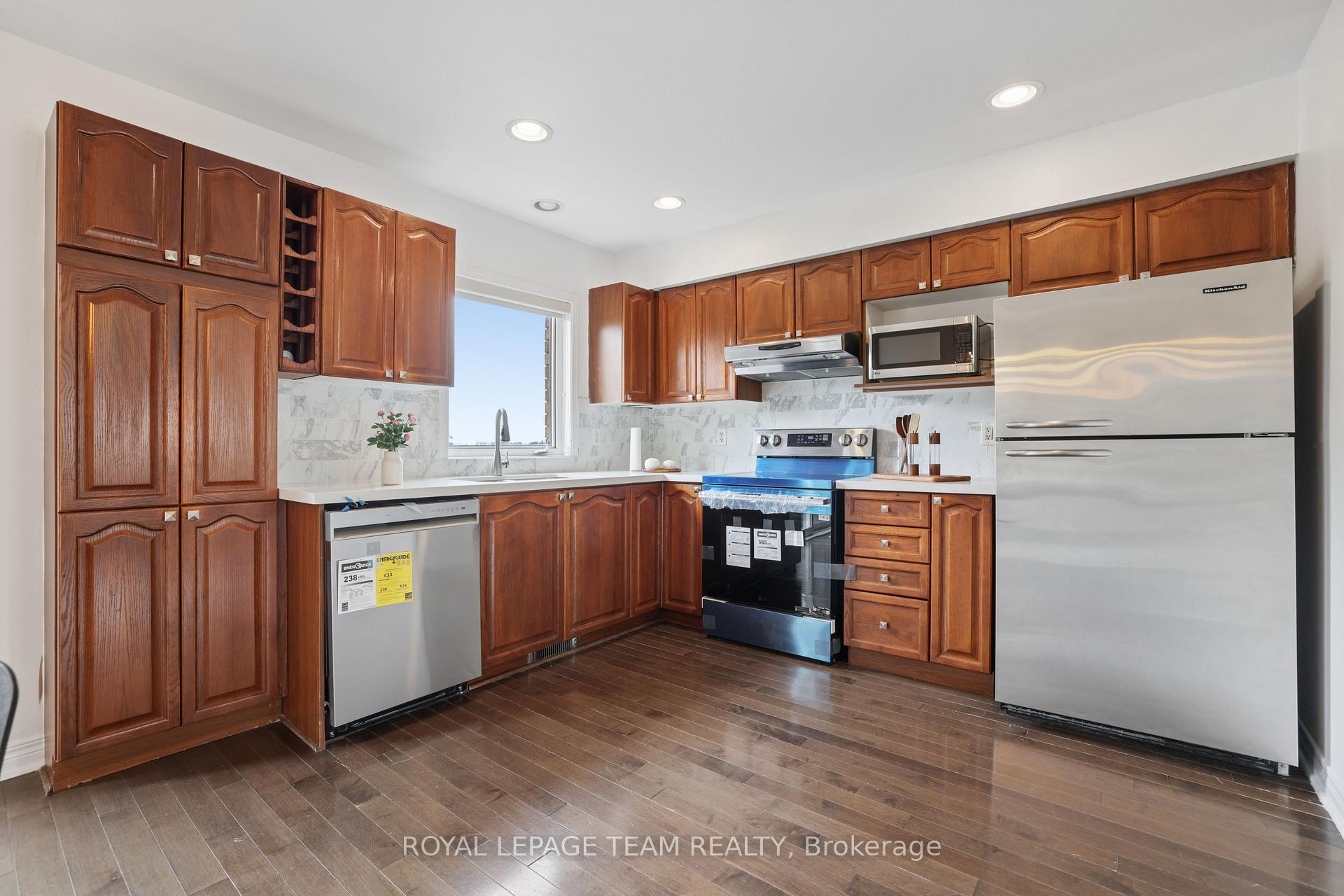 Photo 21 of 19 Great Oak Private, Ottawa, Riverview Park — HOMEH