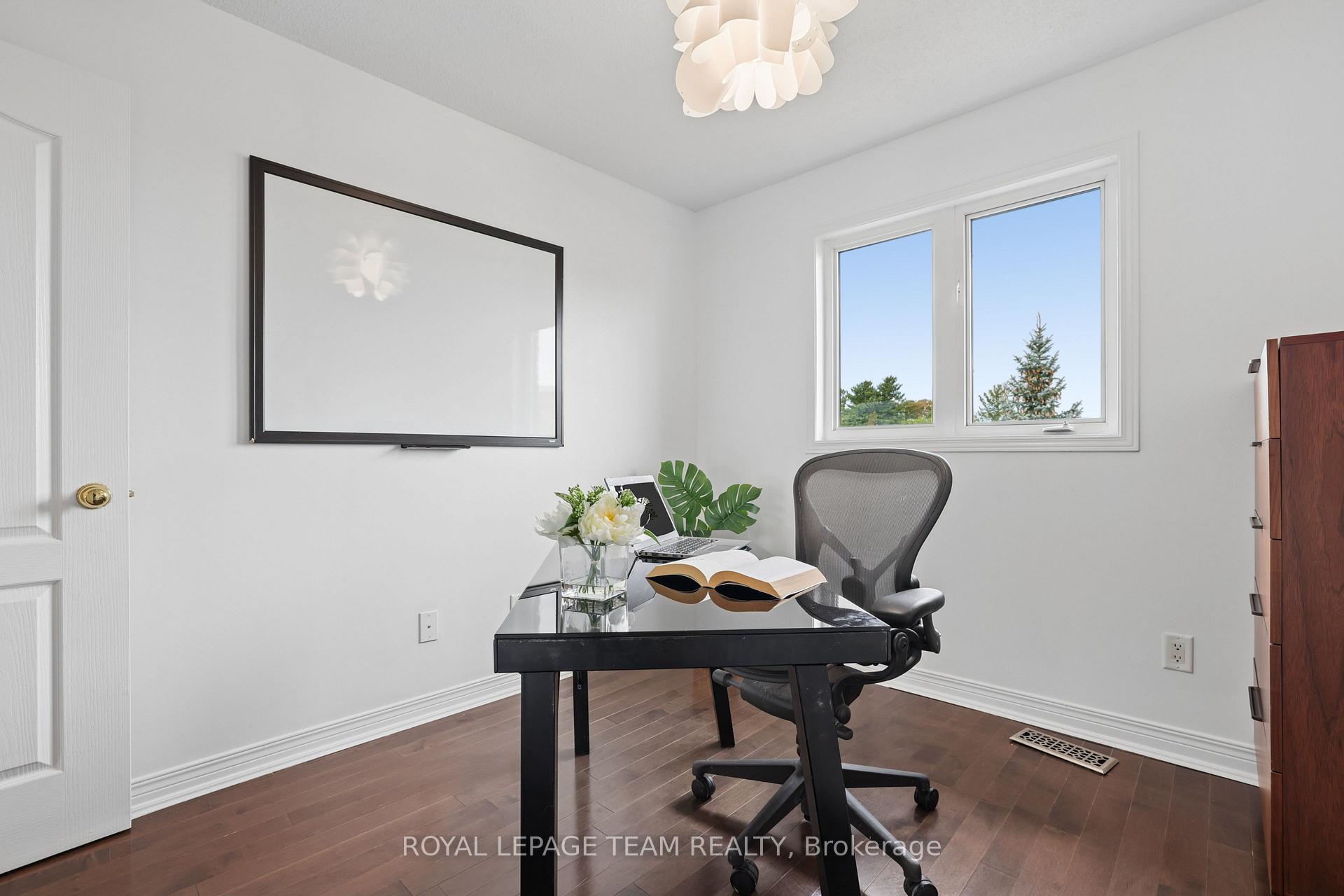 Photo 29 of 19 Great Oak Private, Ottawa, Riverview Park — HOMEH