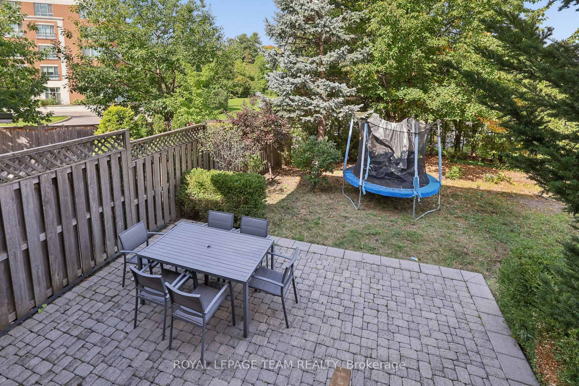 Photo 32 of 19 Great Oak Private, Ottawa, Riverview Park — HOMEH