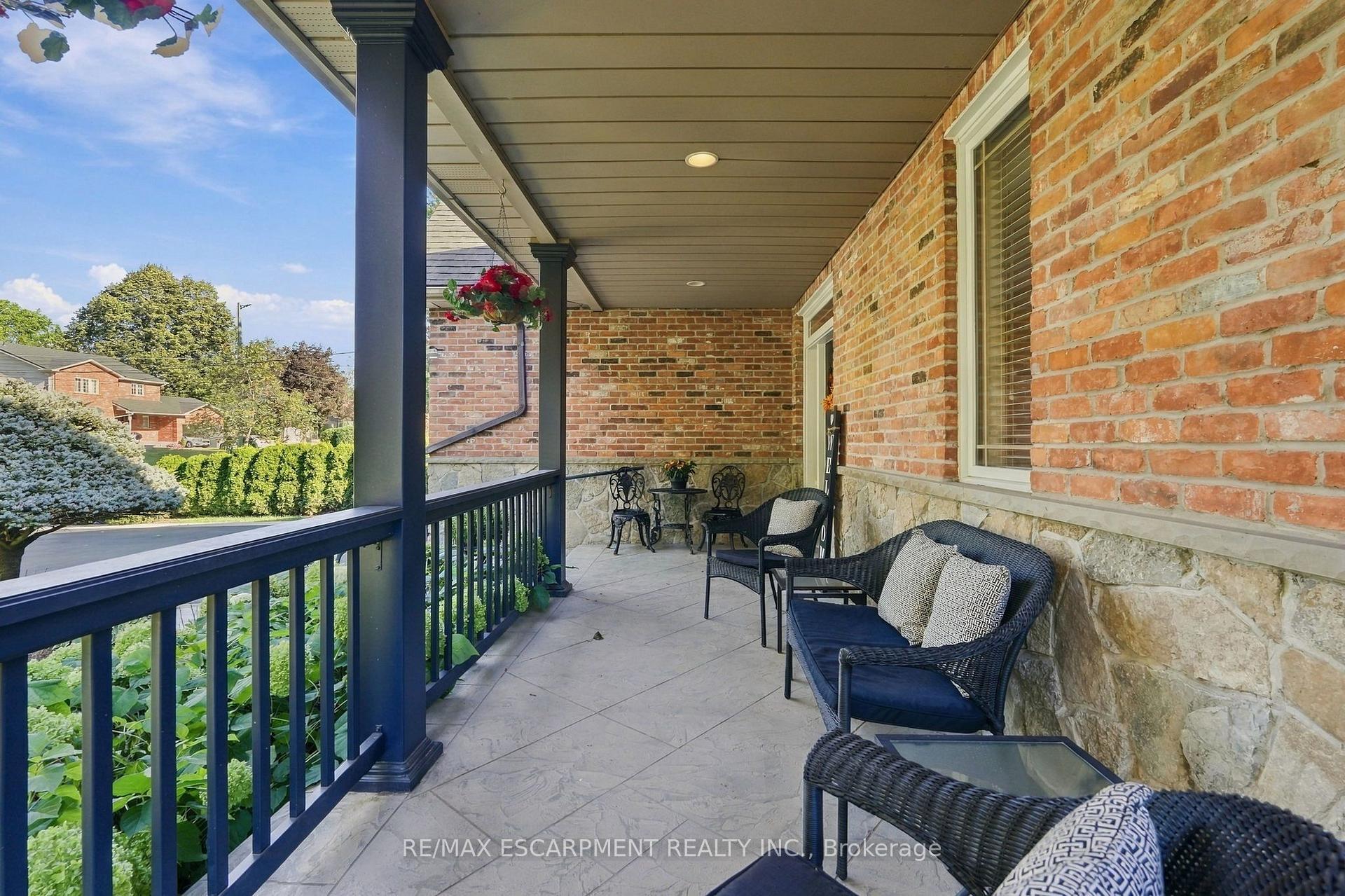 Photo 4 of 4 Summit Drive, Hamilton, Waterdown — HOMEH