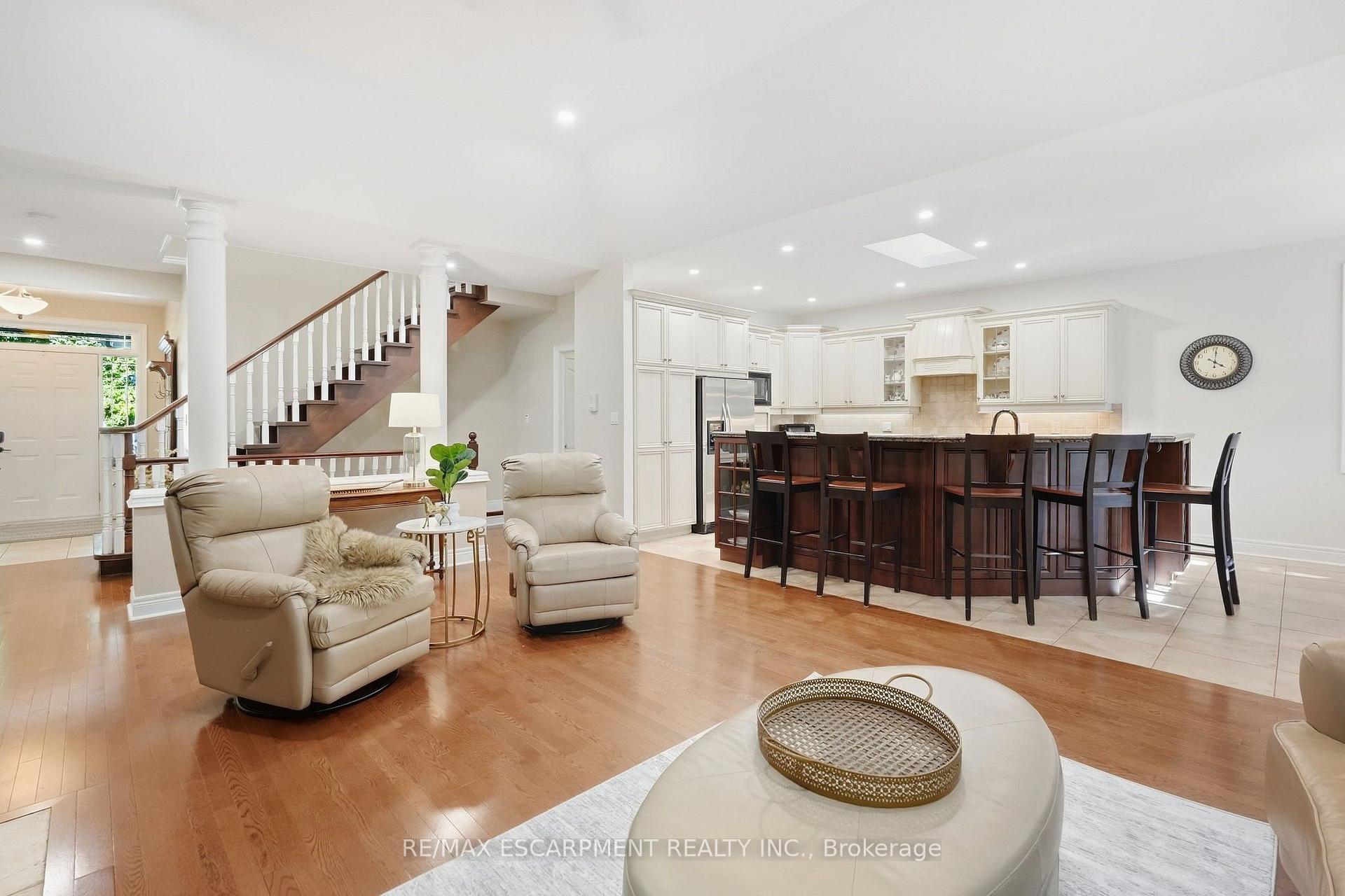 Photo 9 of 4 Summit Drive, Hamilton, Waterdown — HOMEH