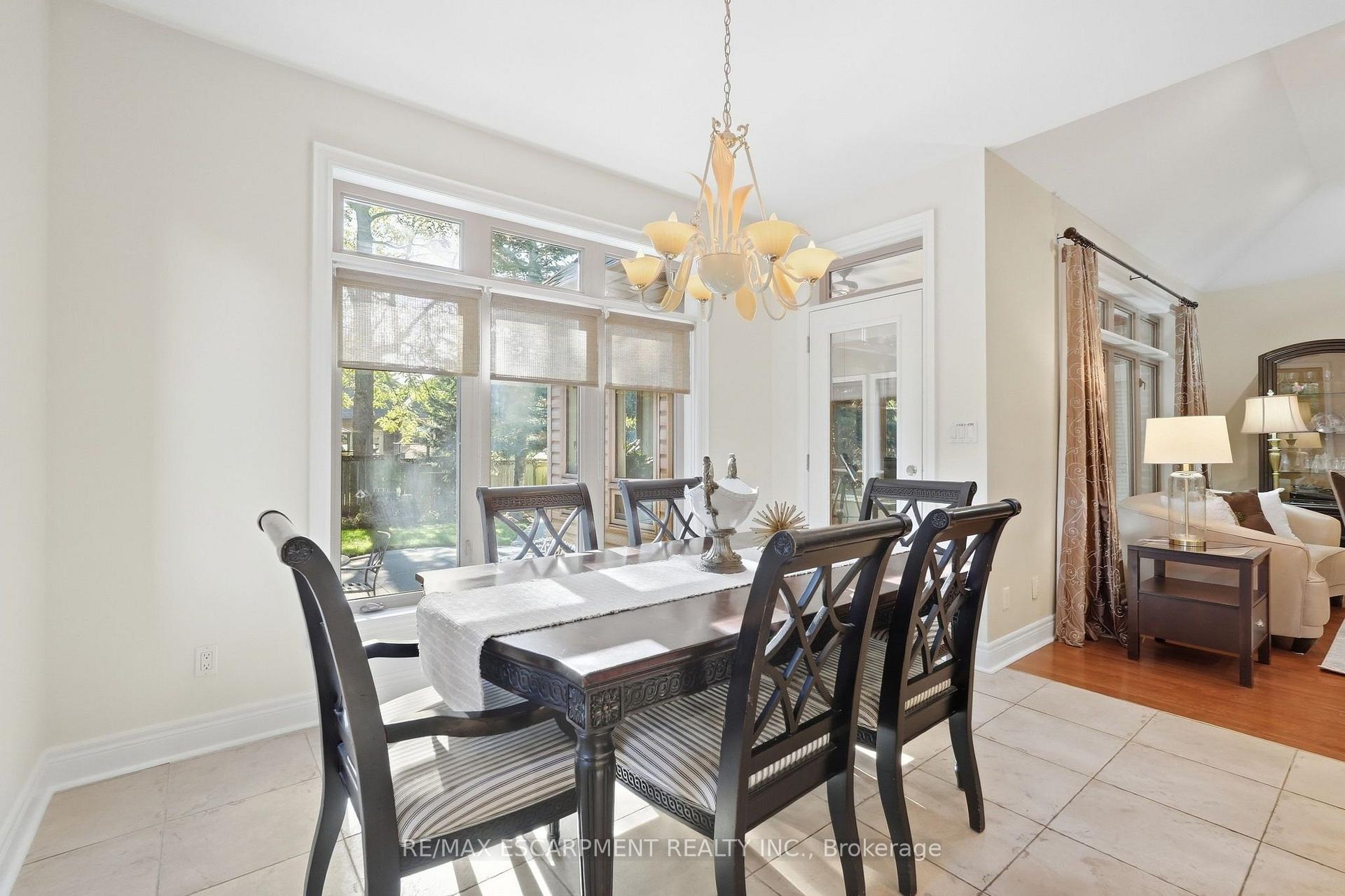 Photo 15 of 4 Summit Drive, Hamilton, Waterdown — HOMEH