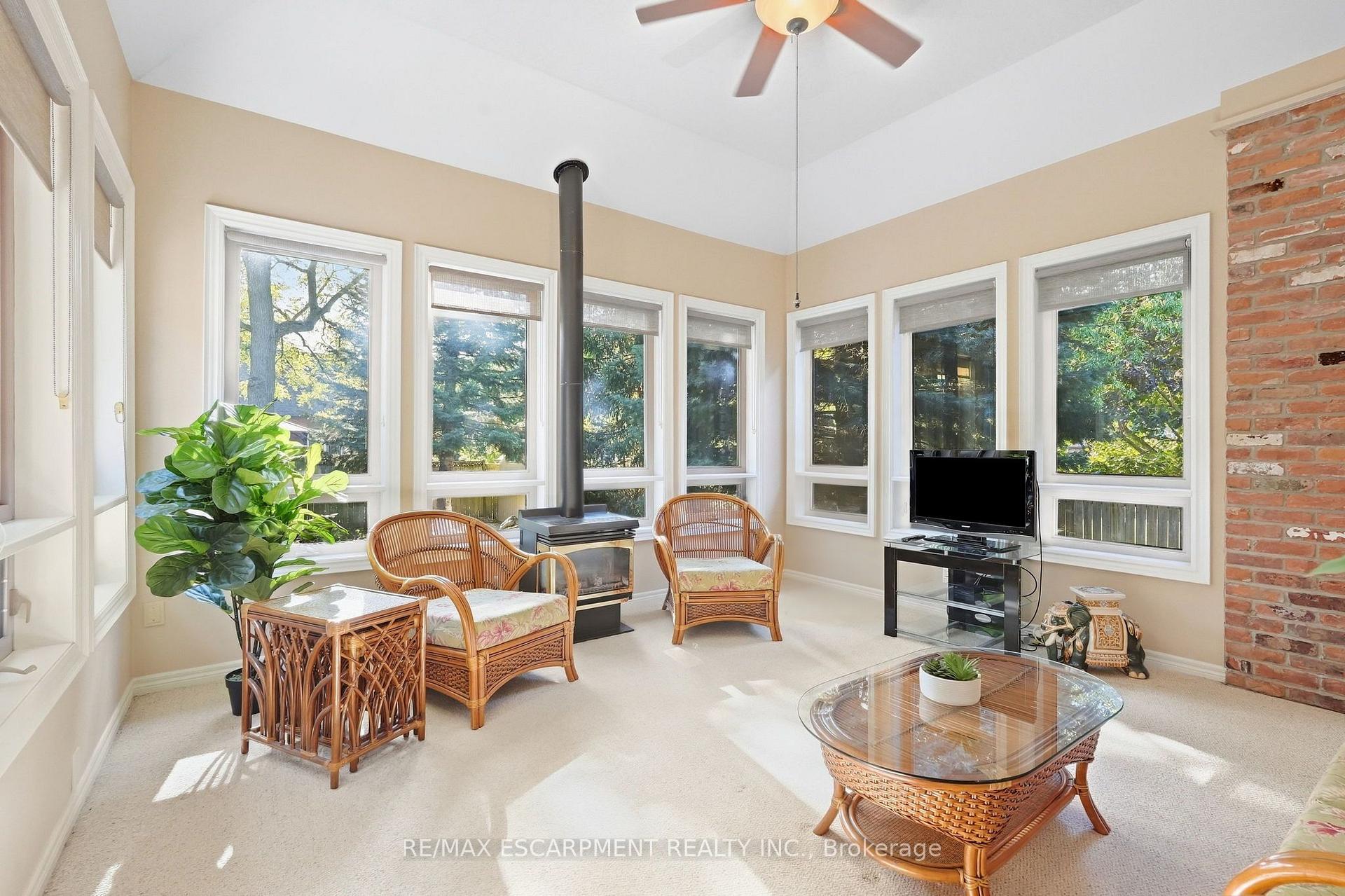 Photo 18 of 4 Summit Drive, Hamilton, Waterdown — HOMEH
