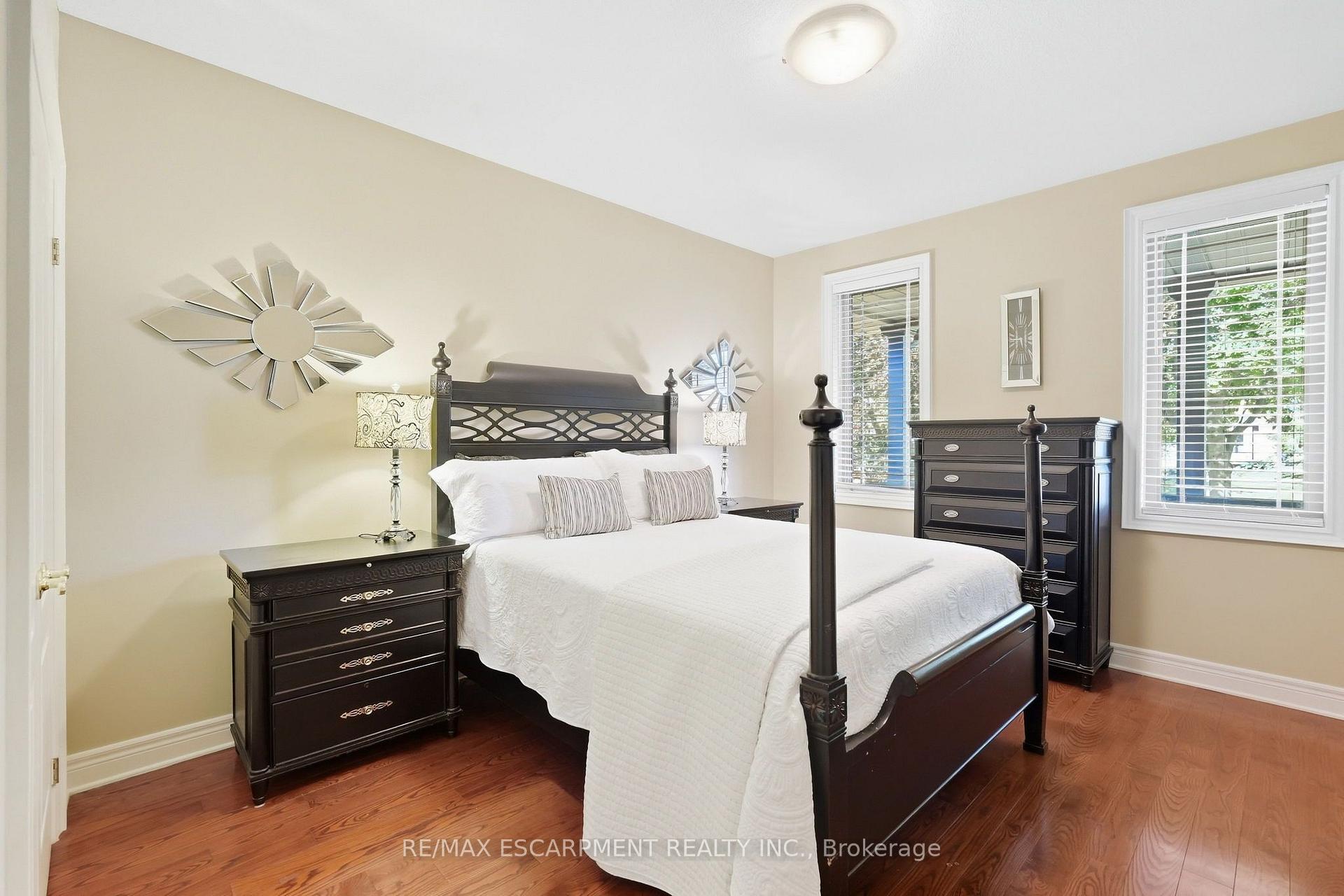 Photo 26 of 4 Summit Drive, Hamilton, Waterdown — HOMEH