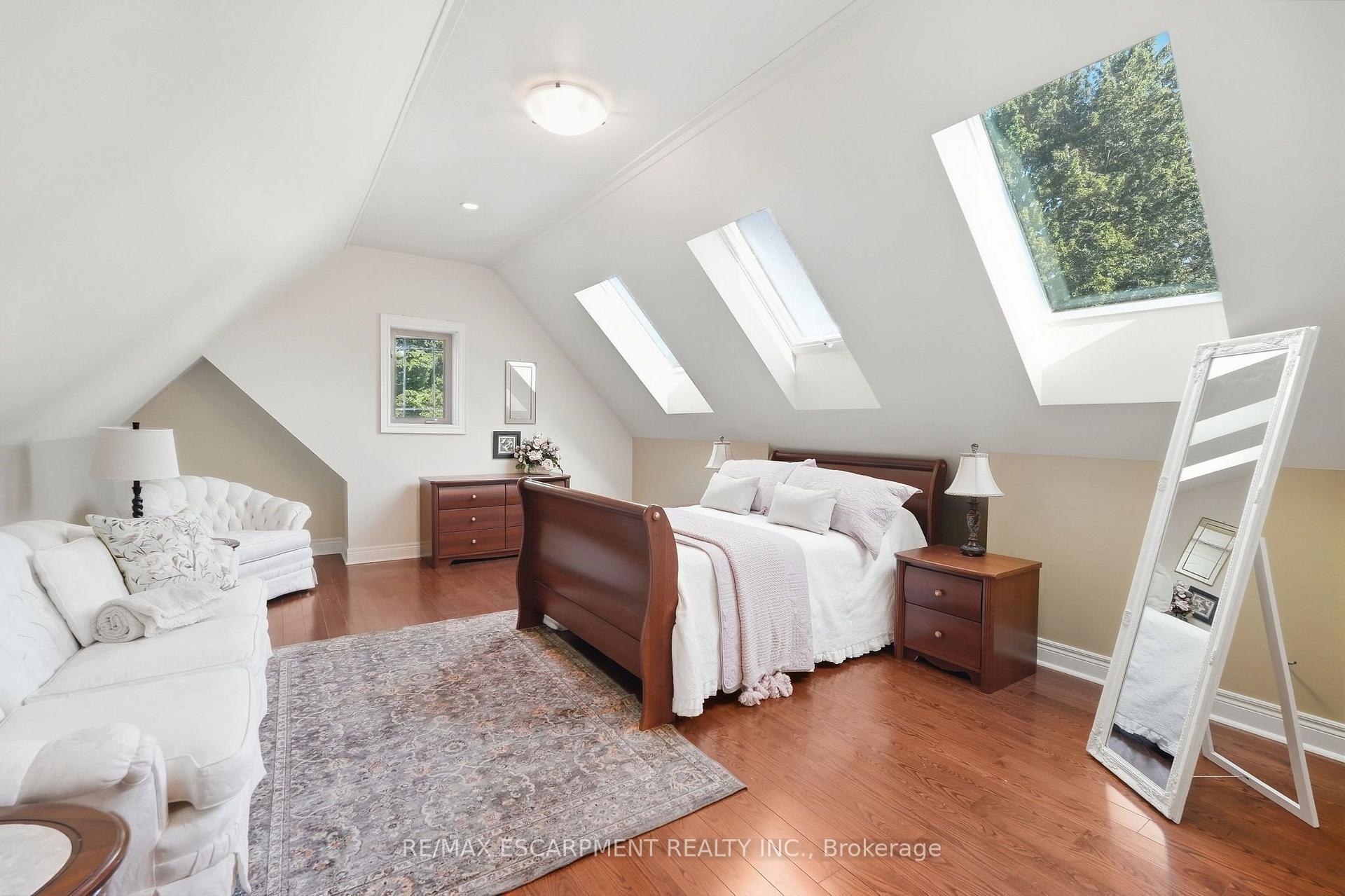 Photo 27 of 4 Summit Drive, Hamilton, Waterdown — HOMEH