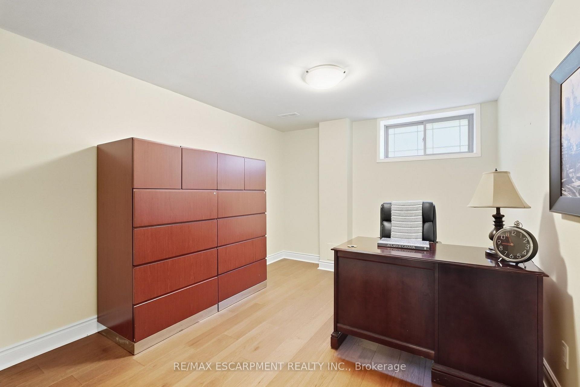 Photo 30 of 4 Summit Drive, Hamilton, Waterdown — HOMEH