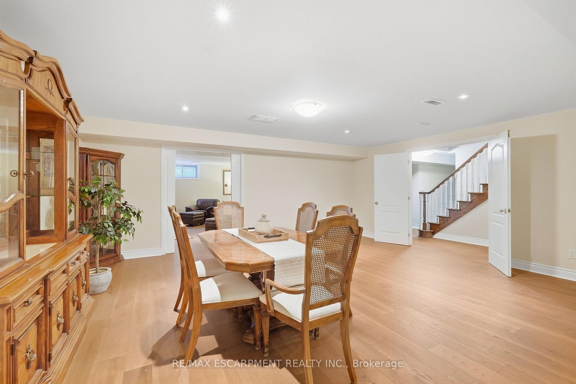 Photo 34 of 4 Summit Drive, Hamilton, Waterdown — HOMEH
