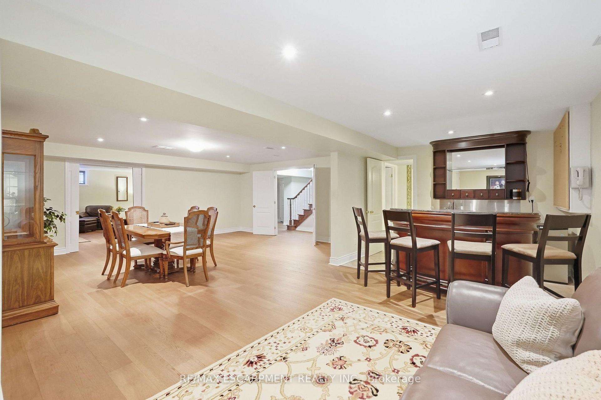 Photo 35 of 4 Summit Drive, Hamilton, Waterdown — HOMEH